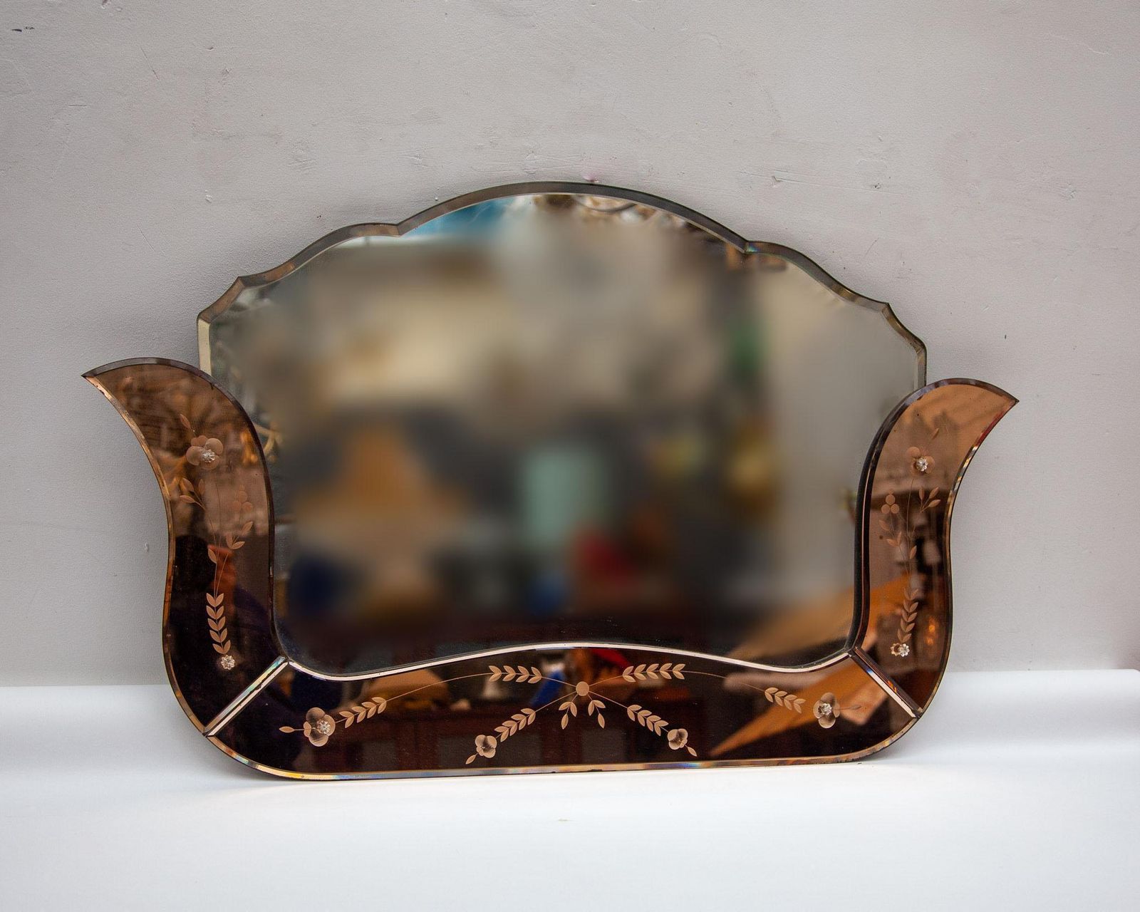 Wall Mirror Art Deco Faceted Floralien Decoration. photo Home Decor