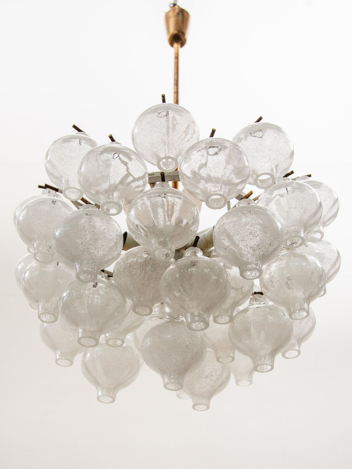 Kalmar Chandelier, 1950s Hand Blown 31 "Tulipan" Murano Glass. photo vintage