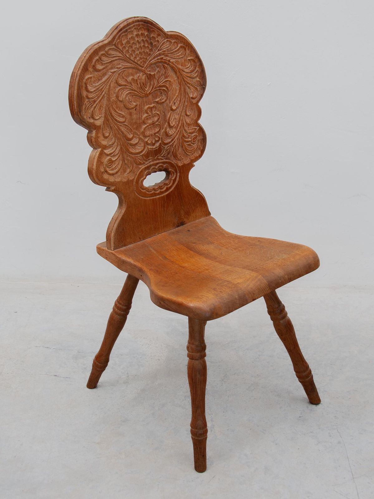 A Brutalist Folk Art Alpine Set Of Four Chairs, France, 1930s photo vinterior