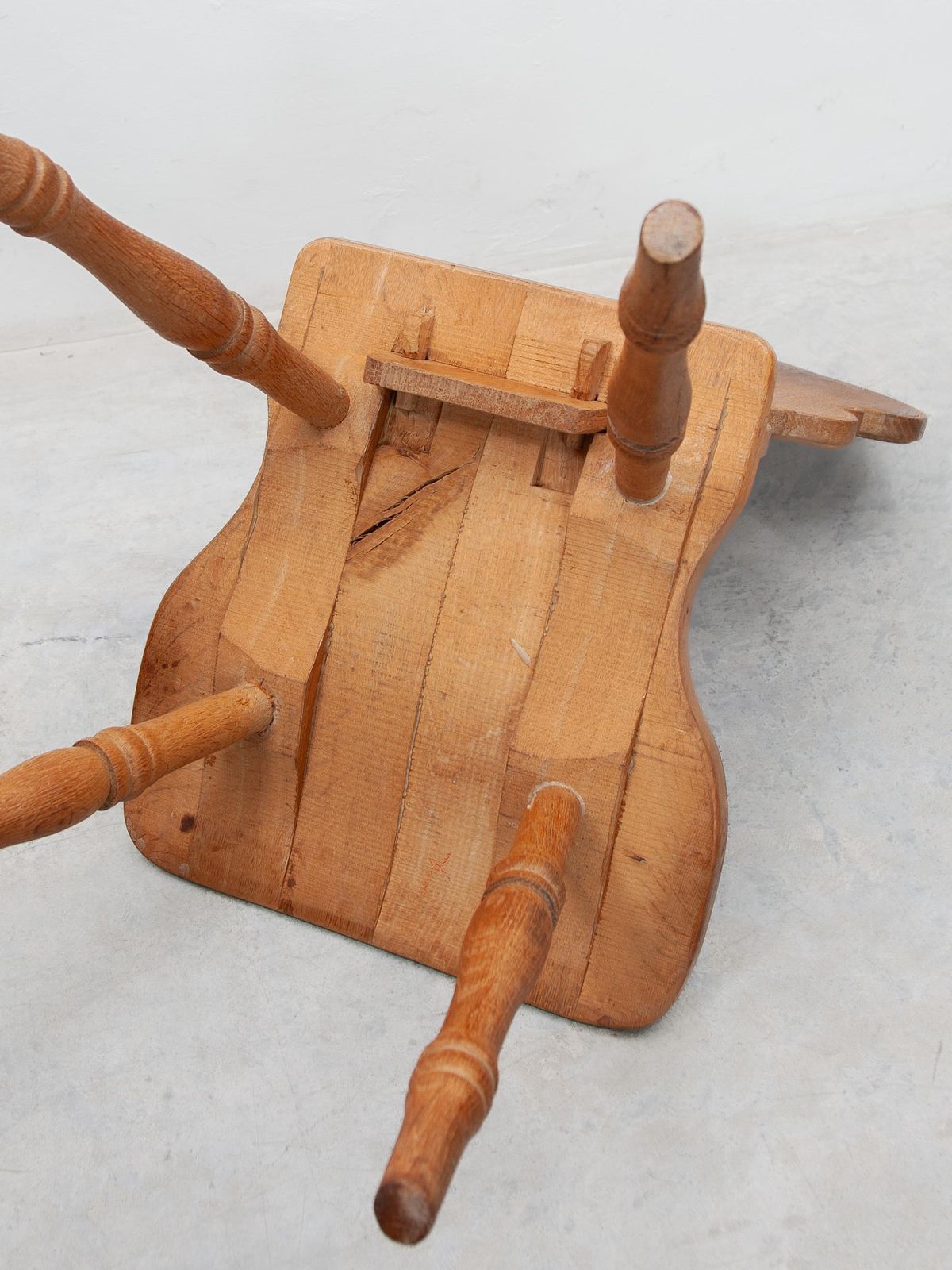 photo vinterior A Brutalist Folk Art Alpine Set Of Four Chairs, France, 1930s