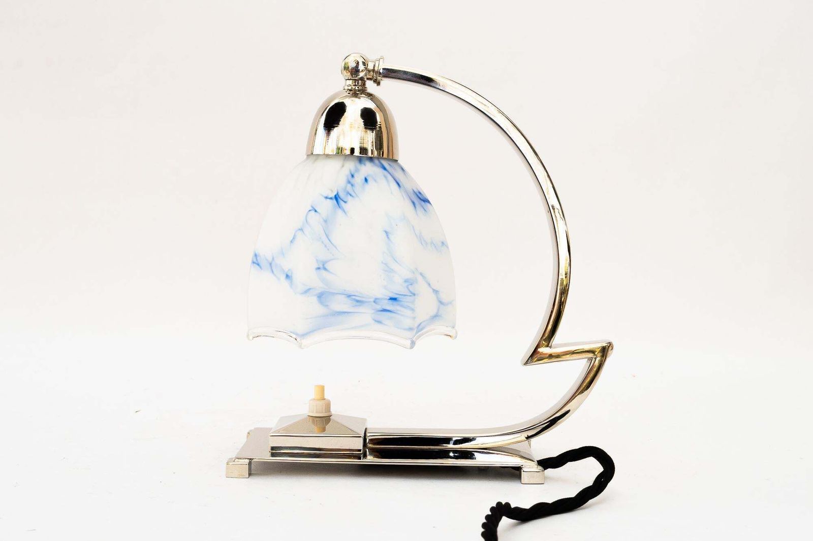 Swiveling Nickel Art Deco Table Lamp With Original Glass Shade Around 1920s photo vinterior