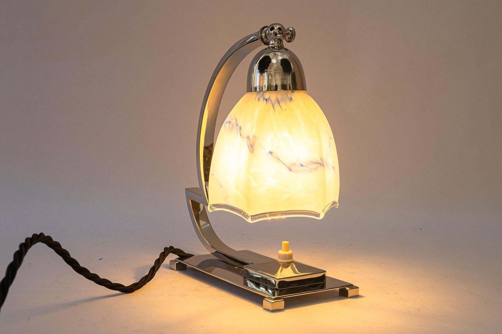 399.0 Swiveling Nickel Art Deco Table Lamp With Original Glass Shade Around 1920s photo