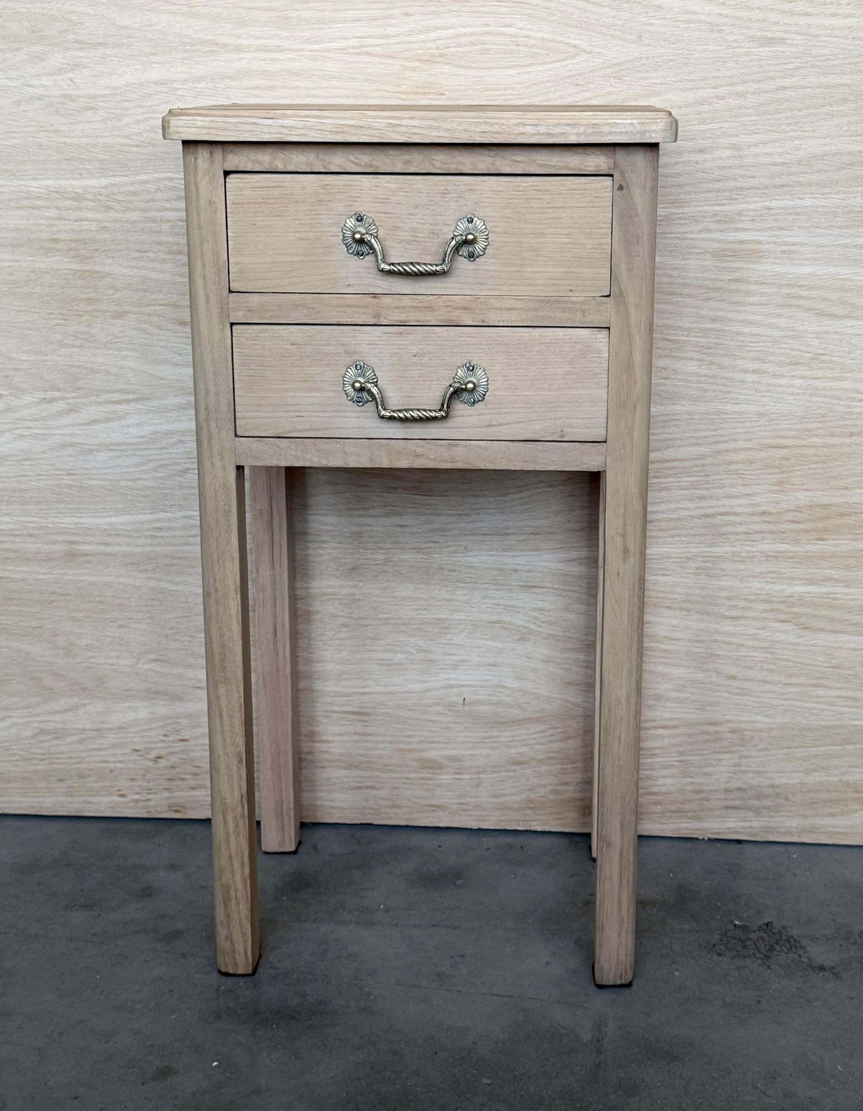 Paire de tables de chevet françaises en noyer blanchi, deux tiroirs photo for sale