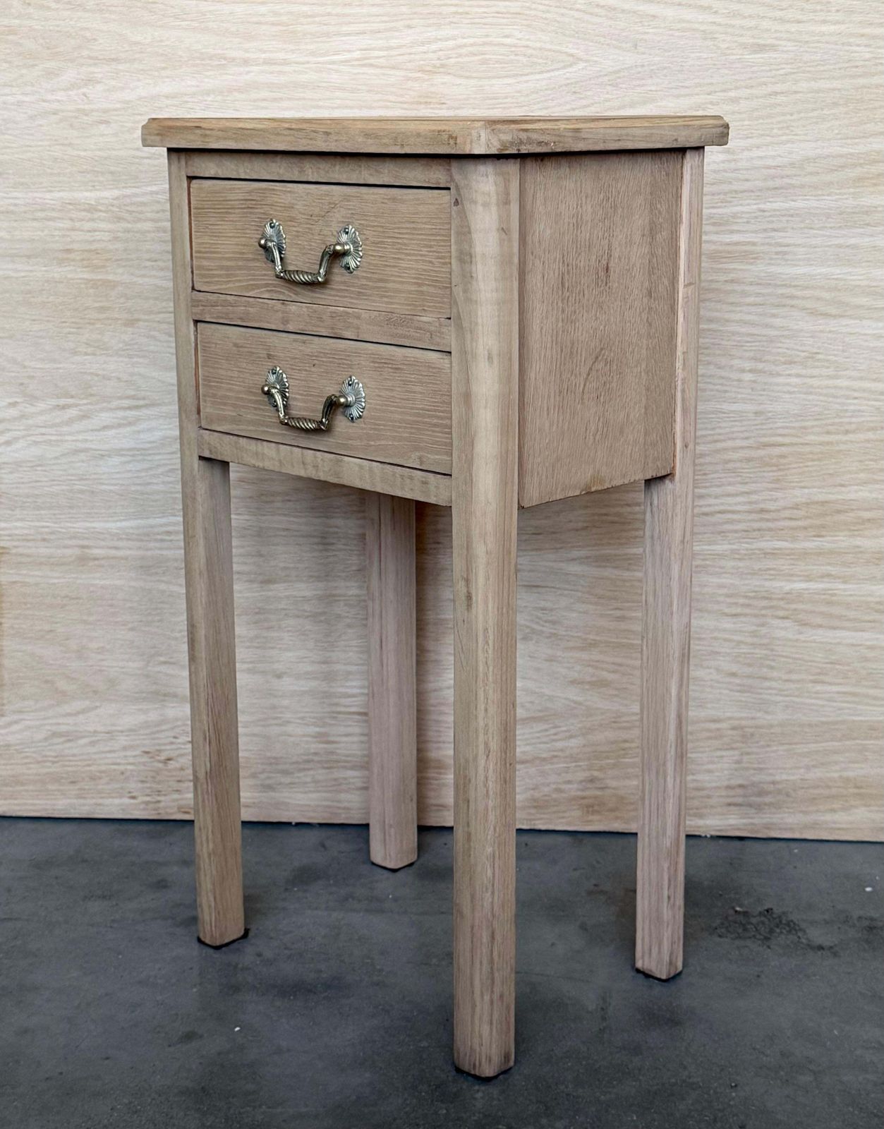 Paire de tables de chevet françaises en noyer blanchi, deux tiroirs photo 1350.0