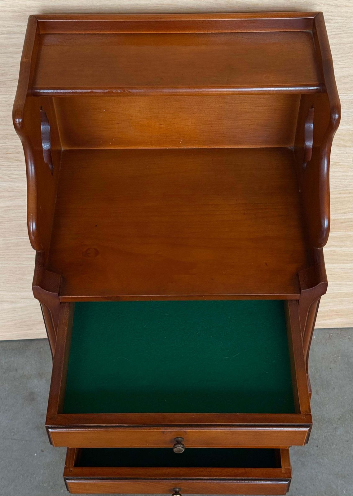 photo vinterior Paire de tables de chevet françaises, étagère haute et quatre tiroirs bas