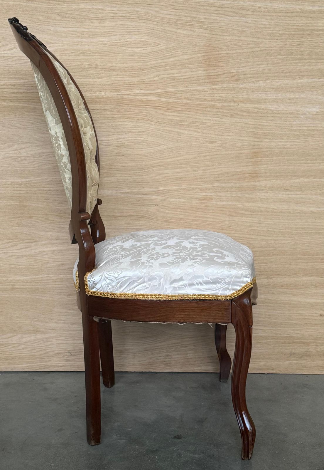 Ensemble de six fauteuils Louis XVI d'époque XIXe siècle en noyer massif, France ~ Fauteuils photo 1867.0