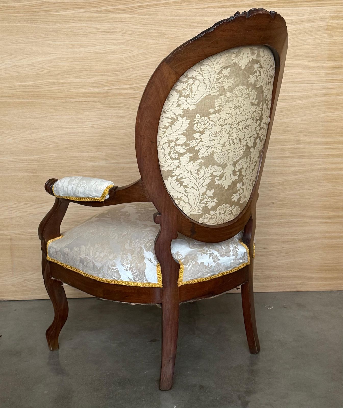 Paire de fauteuils Louis XVI en noyer massif, XIXe siècle, français ~ Fauteuils photo 2305.0