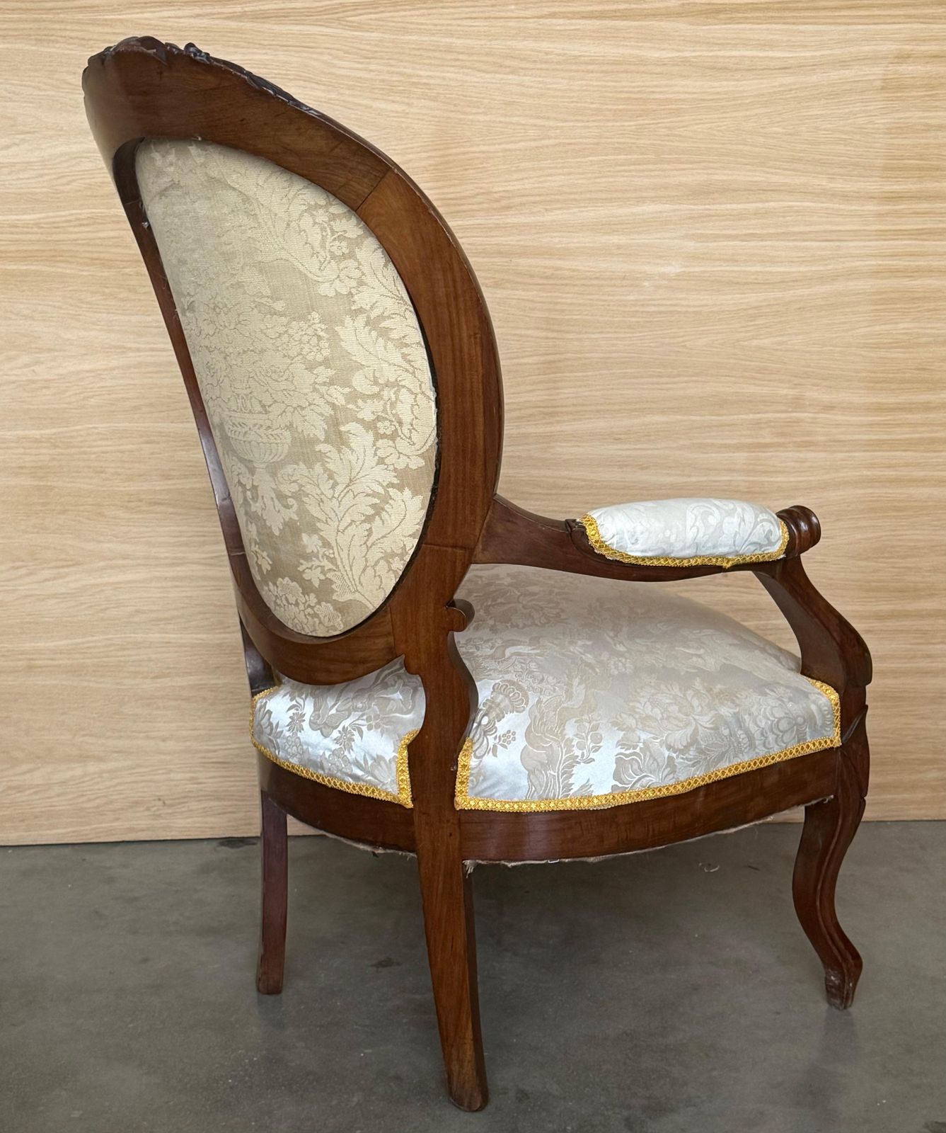 Paire de fauteuils Louis XVI en noyer massif, XIXe siècle, français ~ Fauteuils photo buy