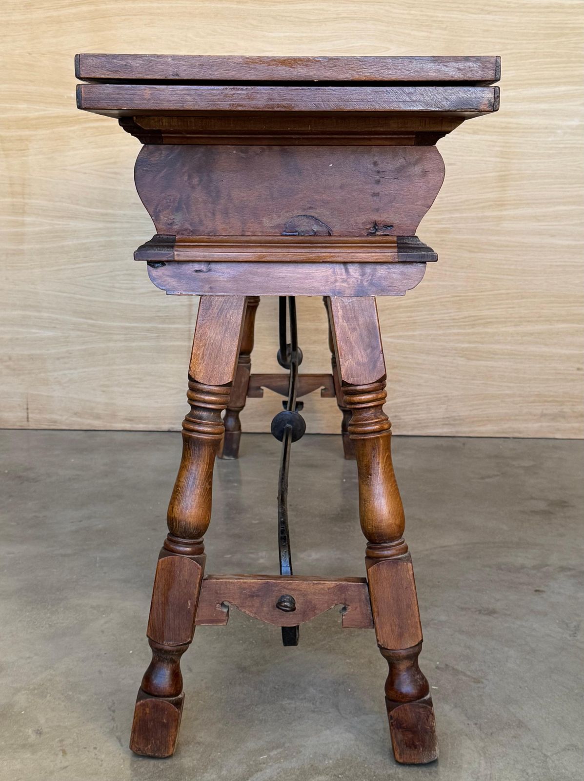 Console espagnole du XXe siècle à abattant, en fer forgé avec deux tiroirs photo vintage