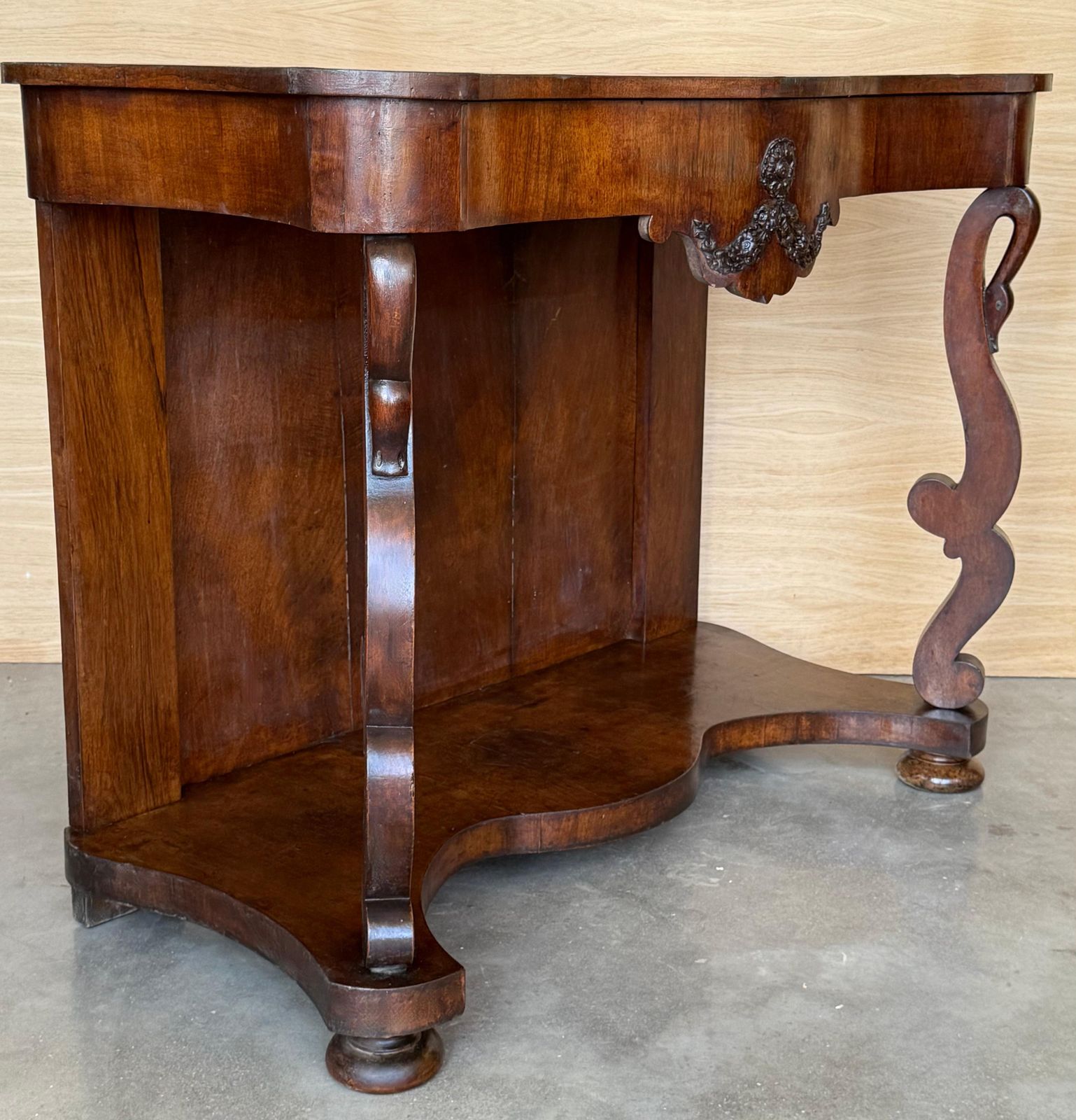 photo furniture Console Biedermeier d'époque en noyer avec tiroir, Autriche, vers 1830