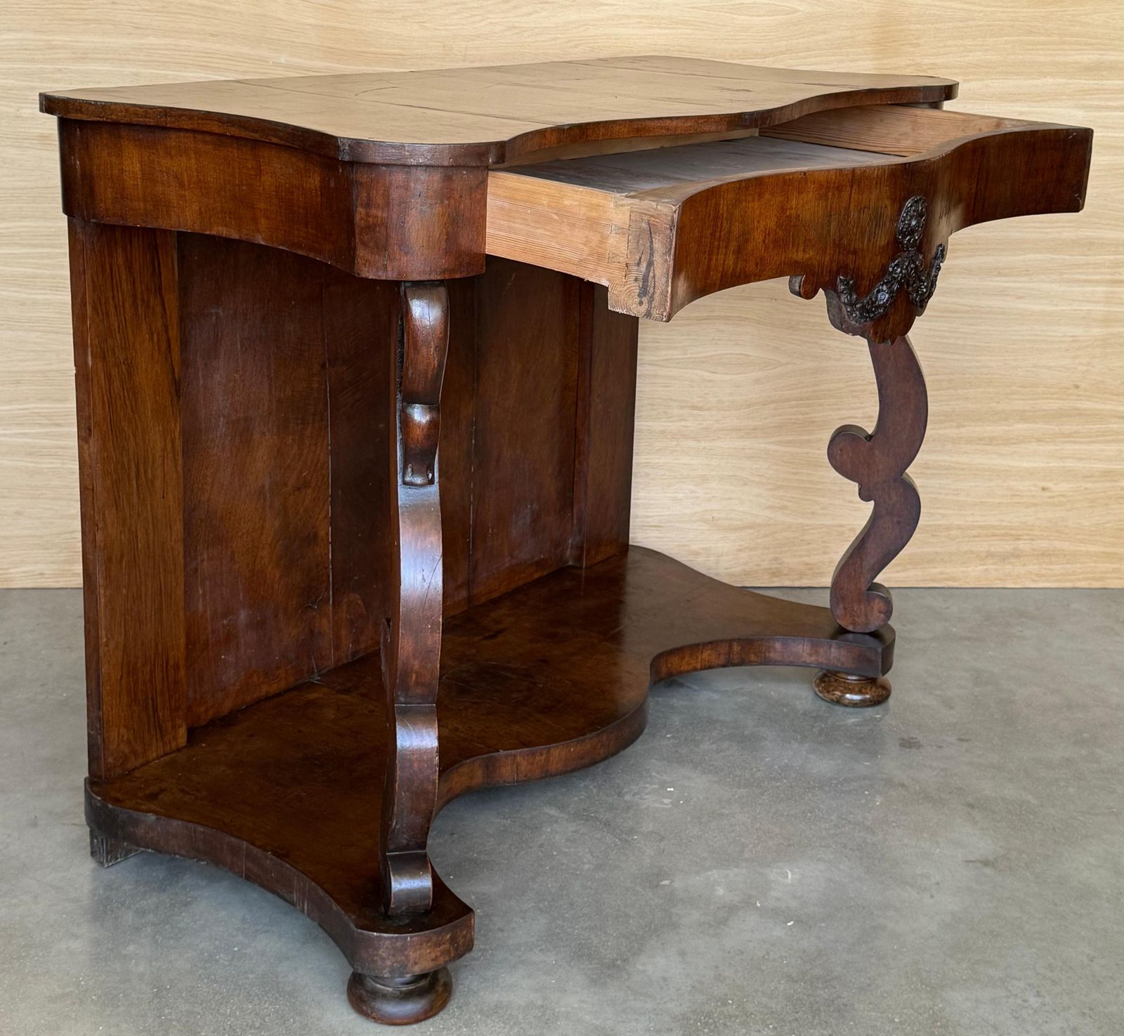Mobilier Console Biedermeier d'époque en noyer avec tiroir, Autriche, vers 1830 photo