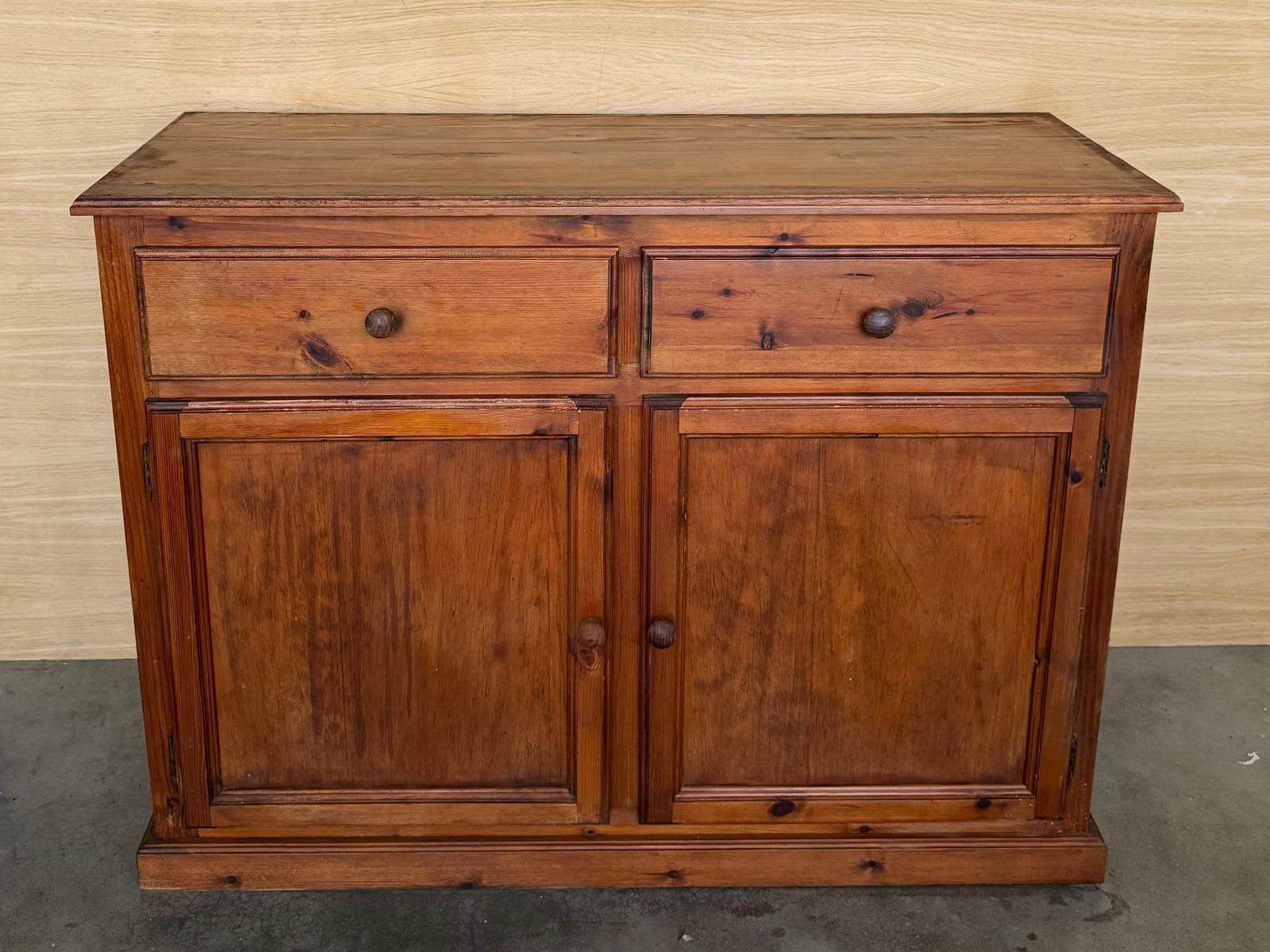 Buffet baroque espagnol en pin massif Mobila, deux tiroirs, Toscane, XIXe siècle photo for sale