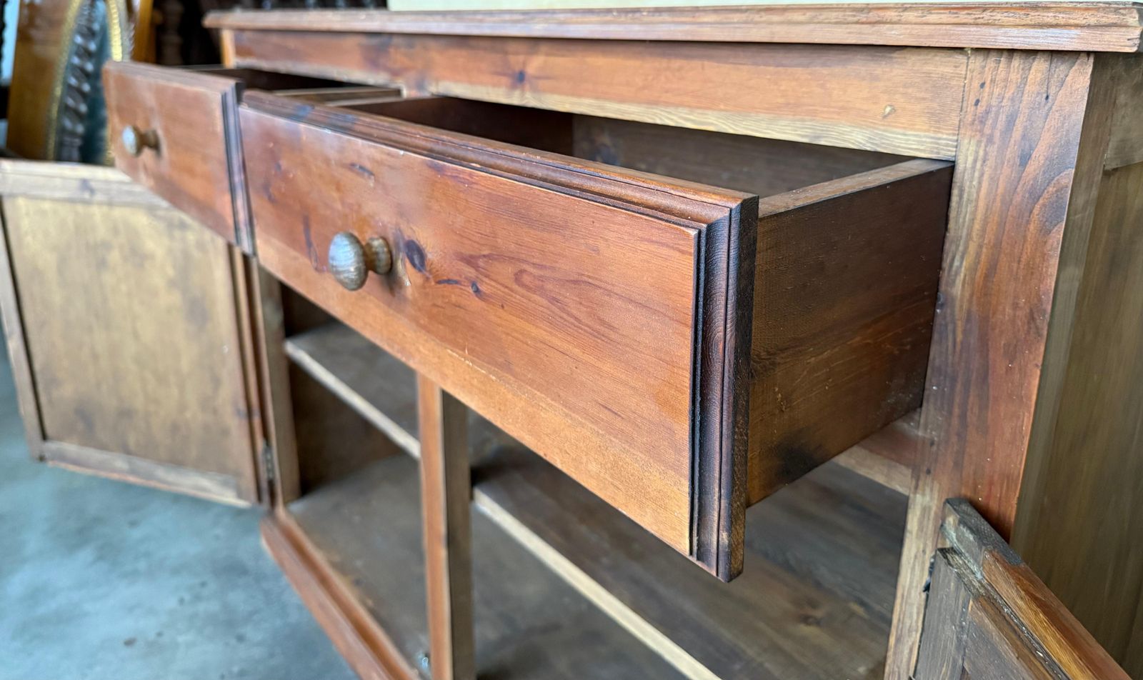 photo furniture Buffet baroque espagnol en pin massif Mobila, deux tiroirs, Toscane, XIXe siècle