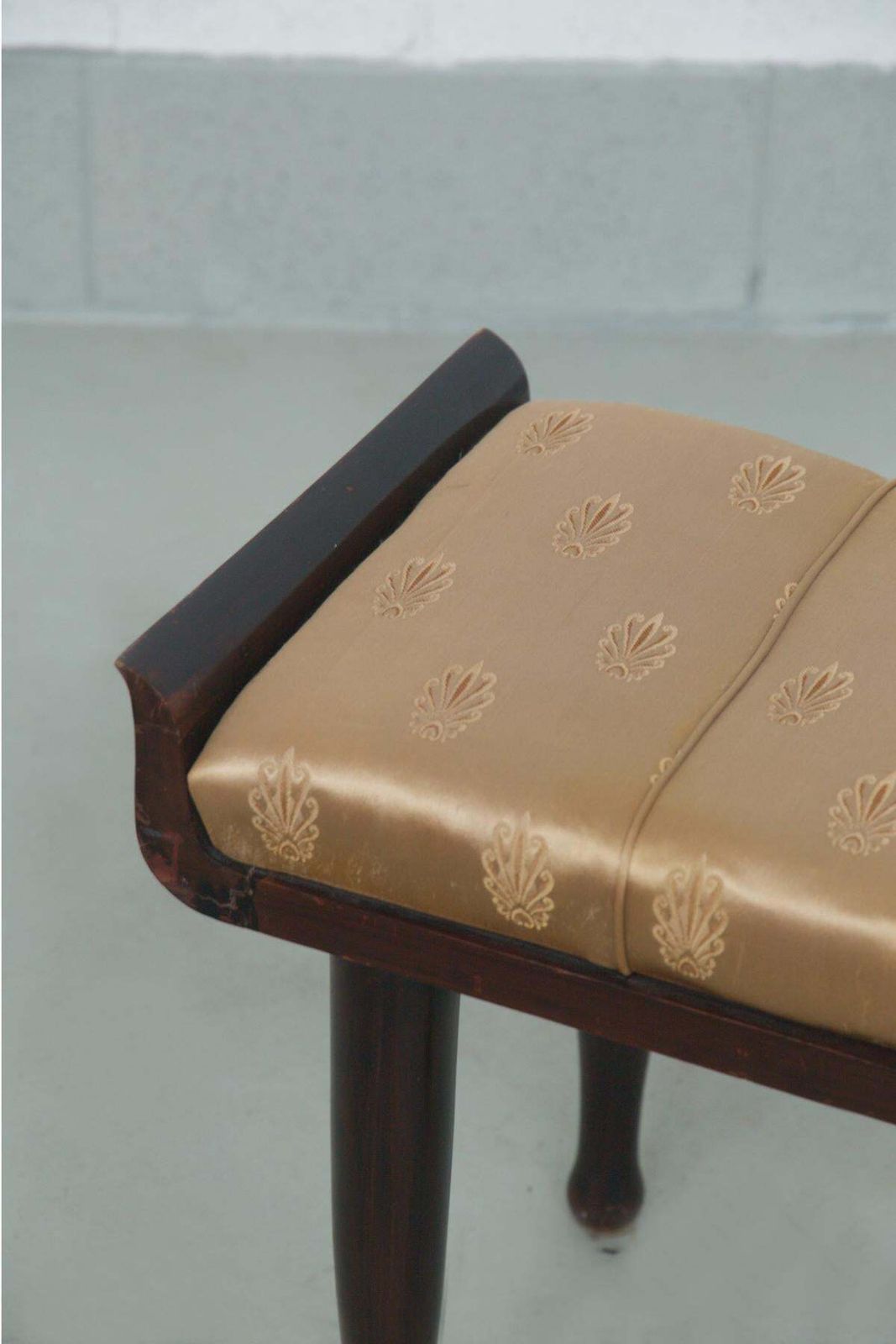 Italian Bench By Paolo Buffa, With Original Gold Satin Fabric photo vinterior