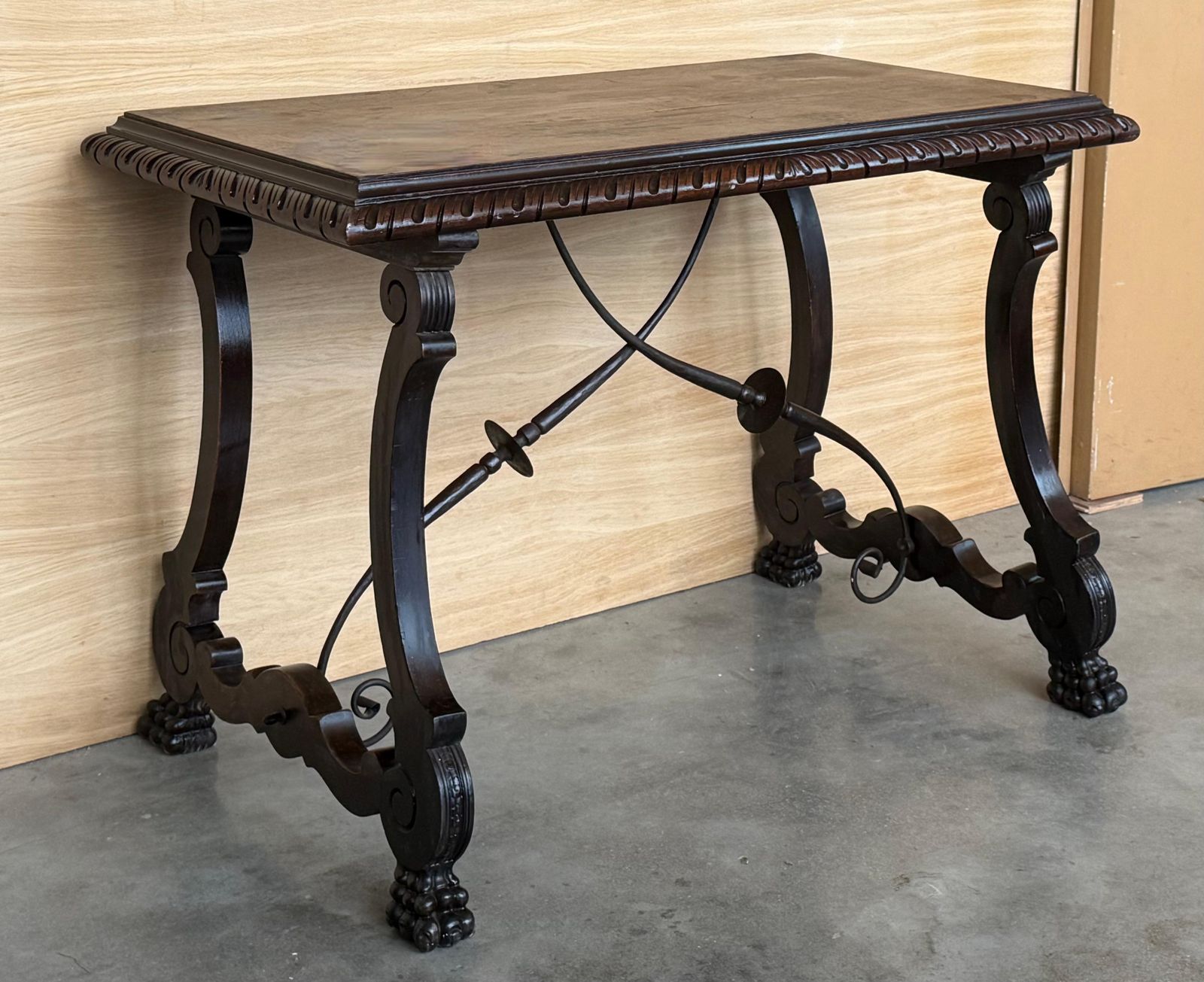 Table d'appoint ou de bureau baroque espagnole ébénisée, pieds en lyre, XIXe siècle photo 3262.0