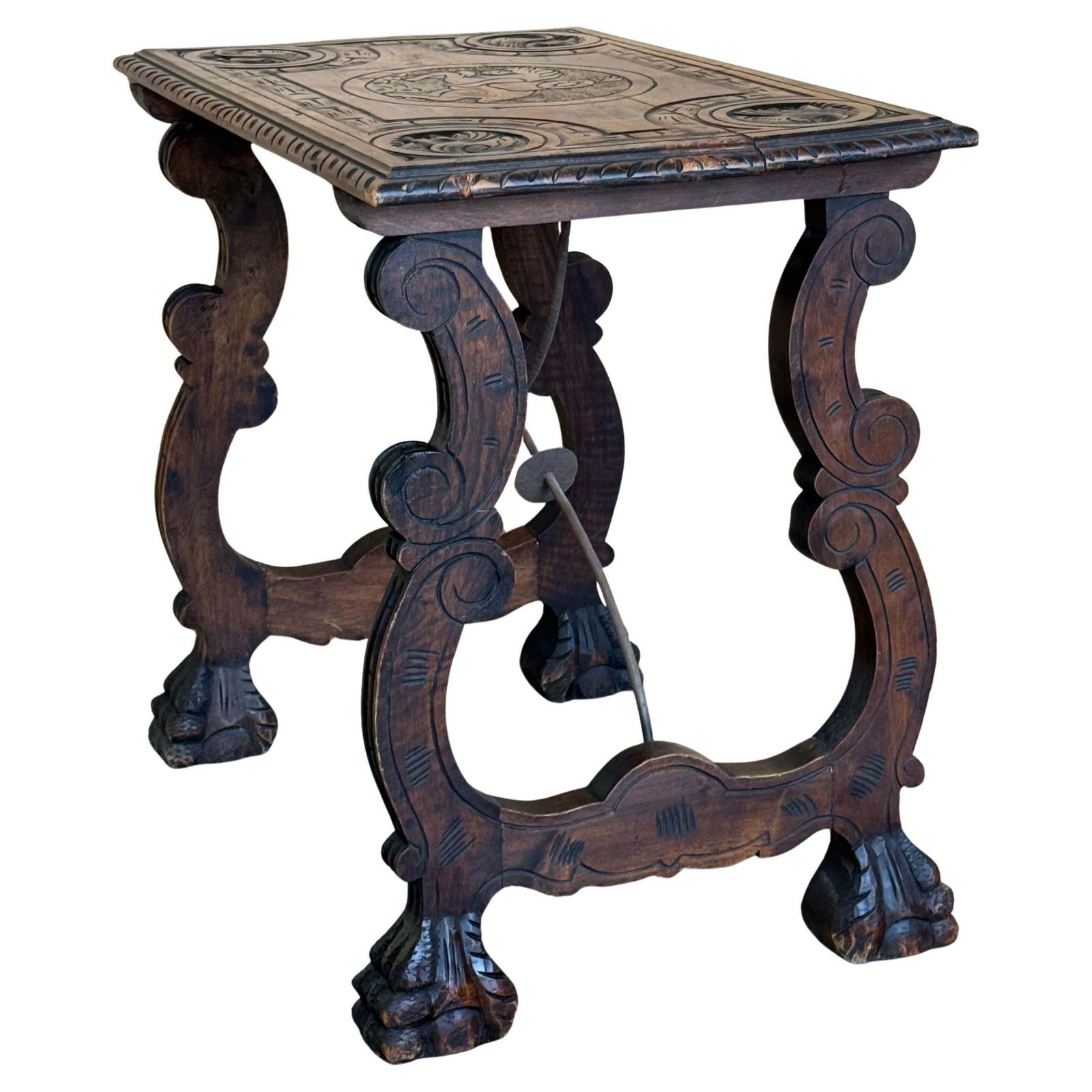 Table d'appoint en noyer, pieds en lyre sculptés et plateau sculpté, Espagne, XIXe siècle