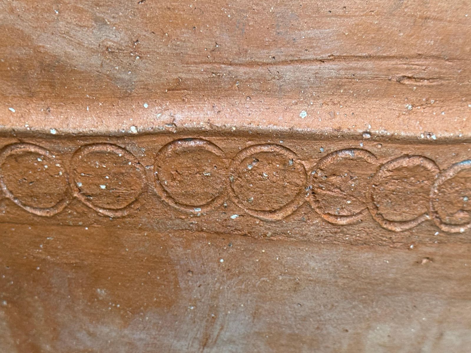 photo buy Rare grande jarre de Biot en terre cuite sculptée à la main, XVIIIe siècle