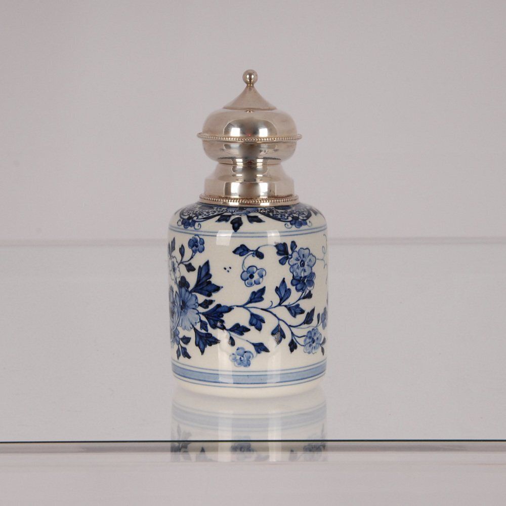 Dutch Blue And White Delftware Plates, Tea Caddy & Wanli Crow Cups, 1950s, Set Of 5 photo furniture
