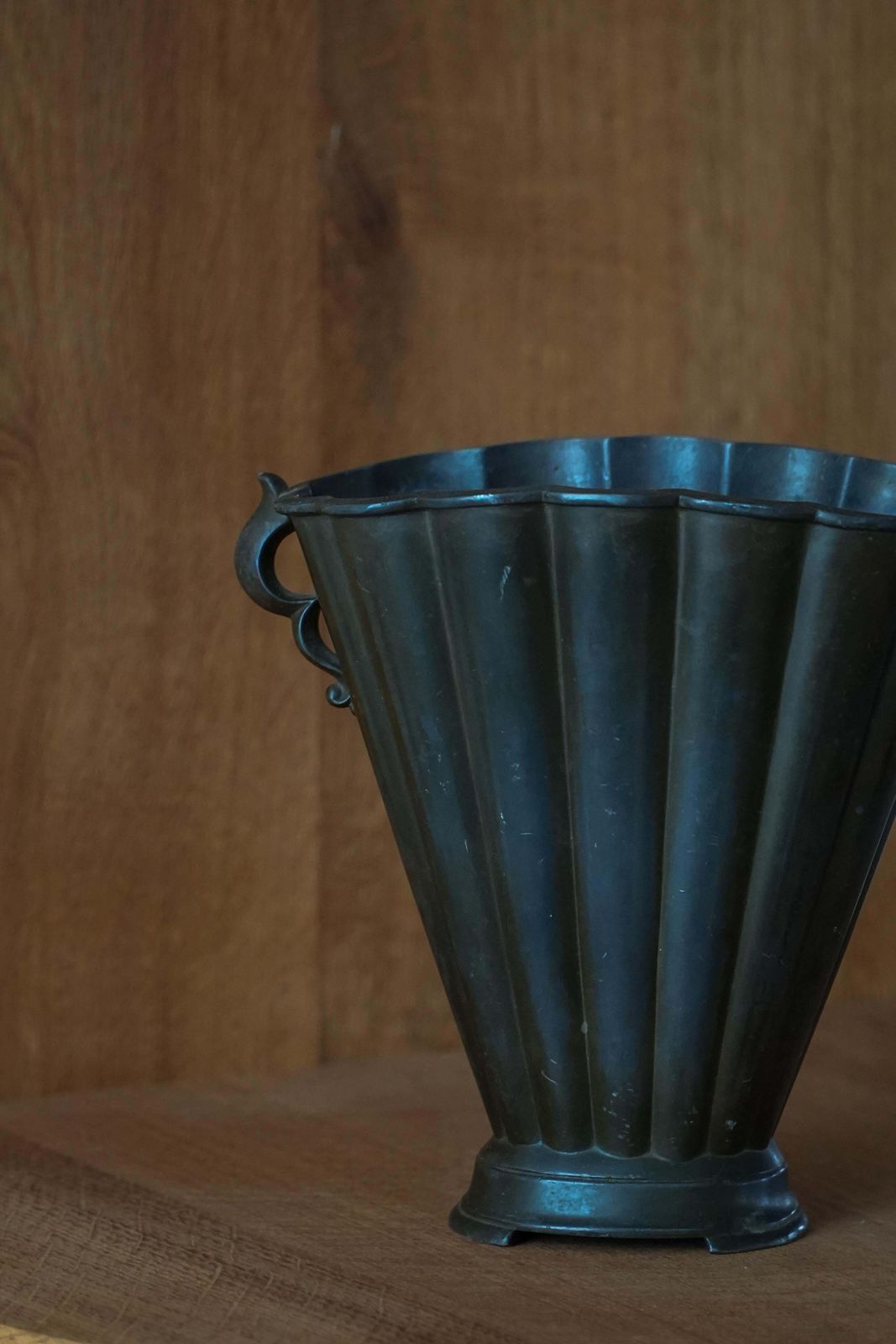 photo vintage Just Andersen Art Deco Patinated Disco Metal Vase, Denmark, 1930s, Model D20