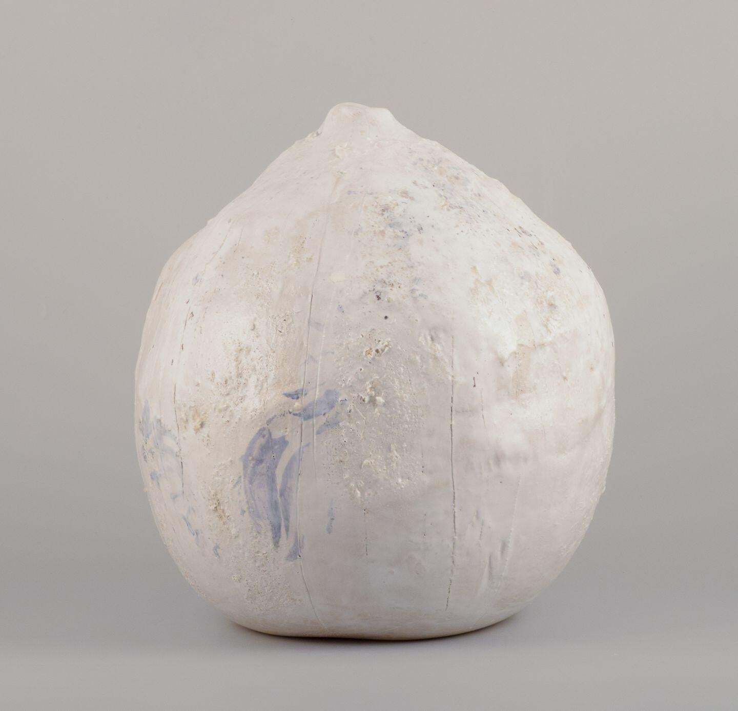 Christina Muff, Contemporary Danish Ceramic Artist. Vase In Pinching Technique. photo Home Decor
