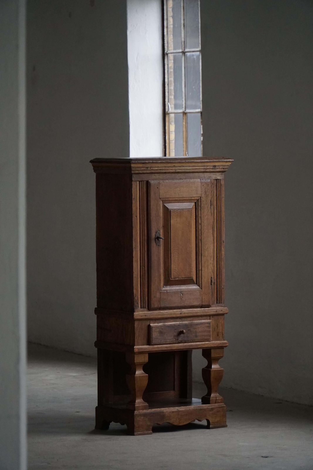 Mid 19th Century, Rustic French Solid Oak Cabinet With Paneled Door, Baroque photo vinterior
