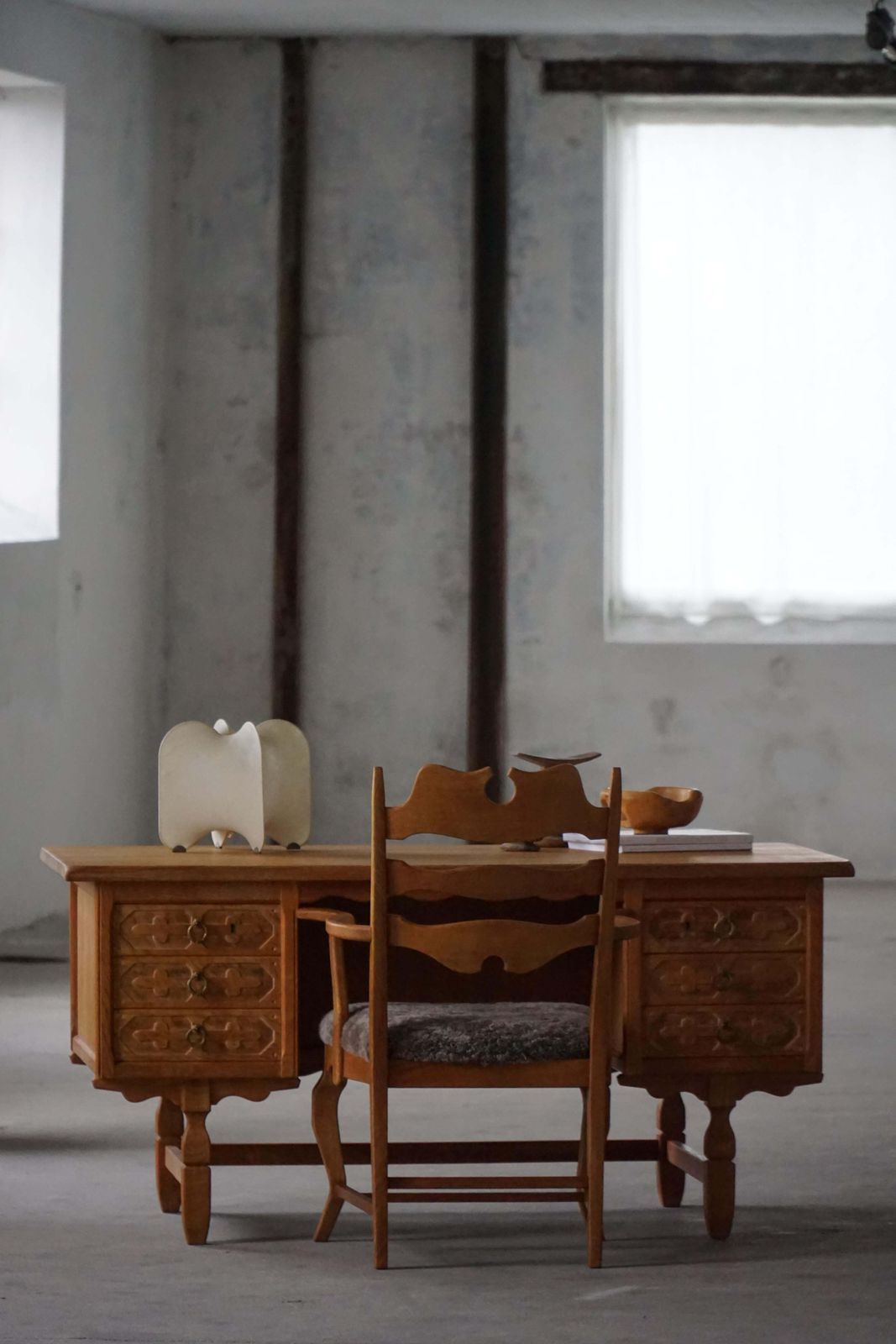photo vinterior Mid 20th Century, Razorblade Armchair By Henning Kjærnulf, Oak & Lambswool, 1960