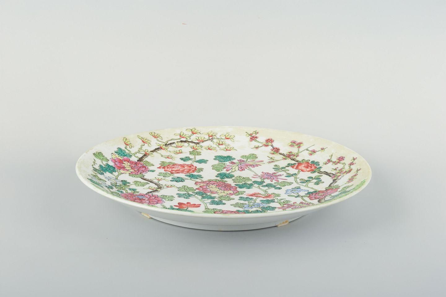 China, Tongzhi Period. Large Porcelain Dish Decorated In Famille Rose. photo furniture