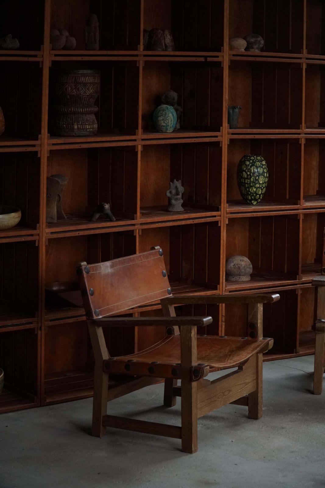 Mid 20th Century, Pair Of Spanish Brutalist Armchairs, Wood & Leather, 1960s photo vinterior