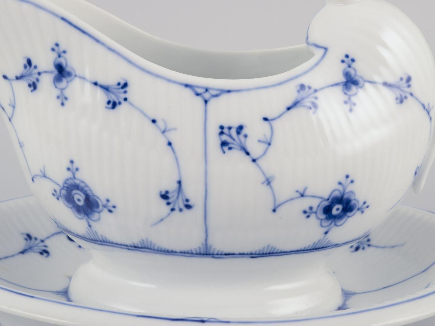 Royal Copenhagen Blue Fluted Plain. Antique Gravy Boat In Porcelain. photo 427.0