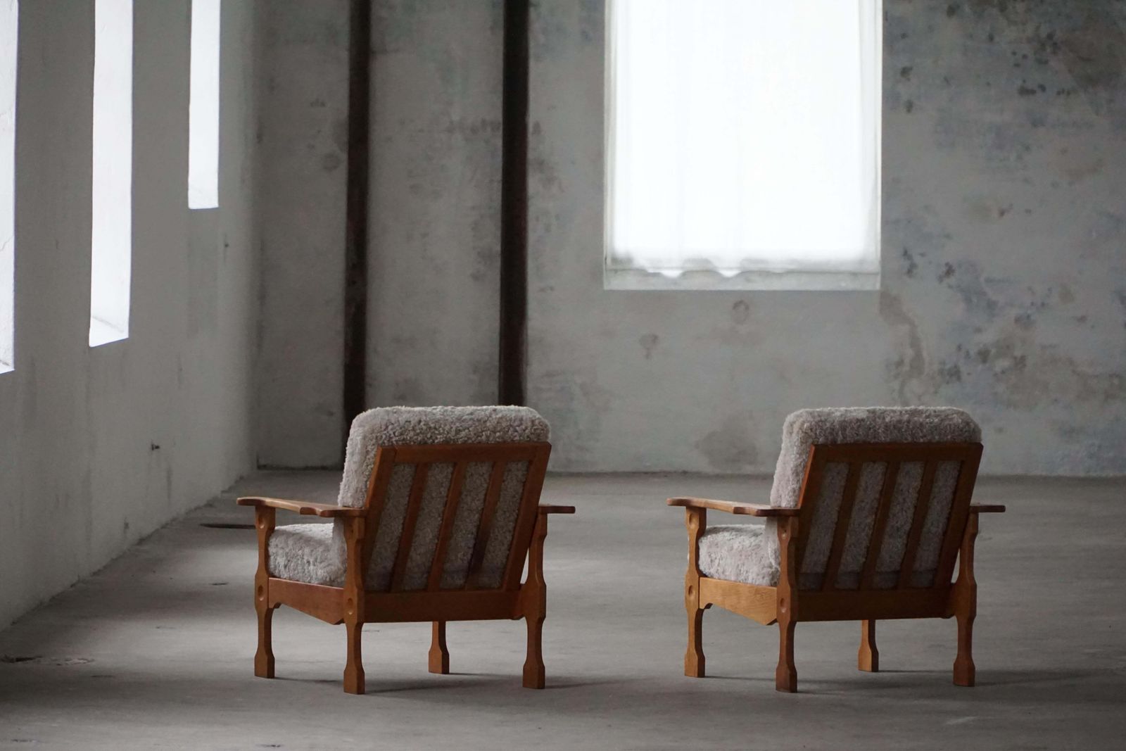 photo vinterior Danish Modern, Pair Of Lounge Chairs In Oak & Lambswool, Henning Kjærnulf, 1960s