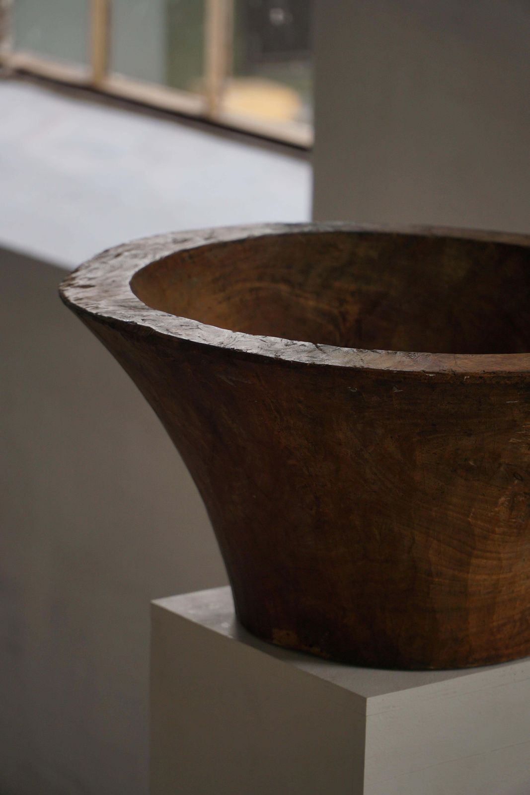 Large Hand Carved African Wooden Bowl, Mid 20th Century photo vinterior