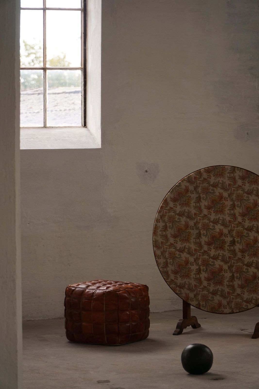 Mid 20th Century, Cube Pouf / Ottoman In Patinated Brown Leather, 1960s photo vinterior