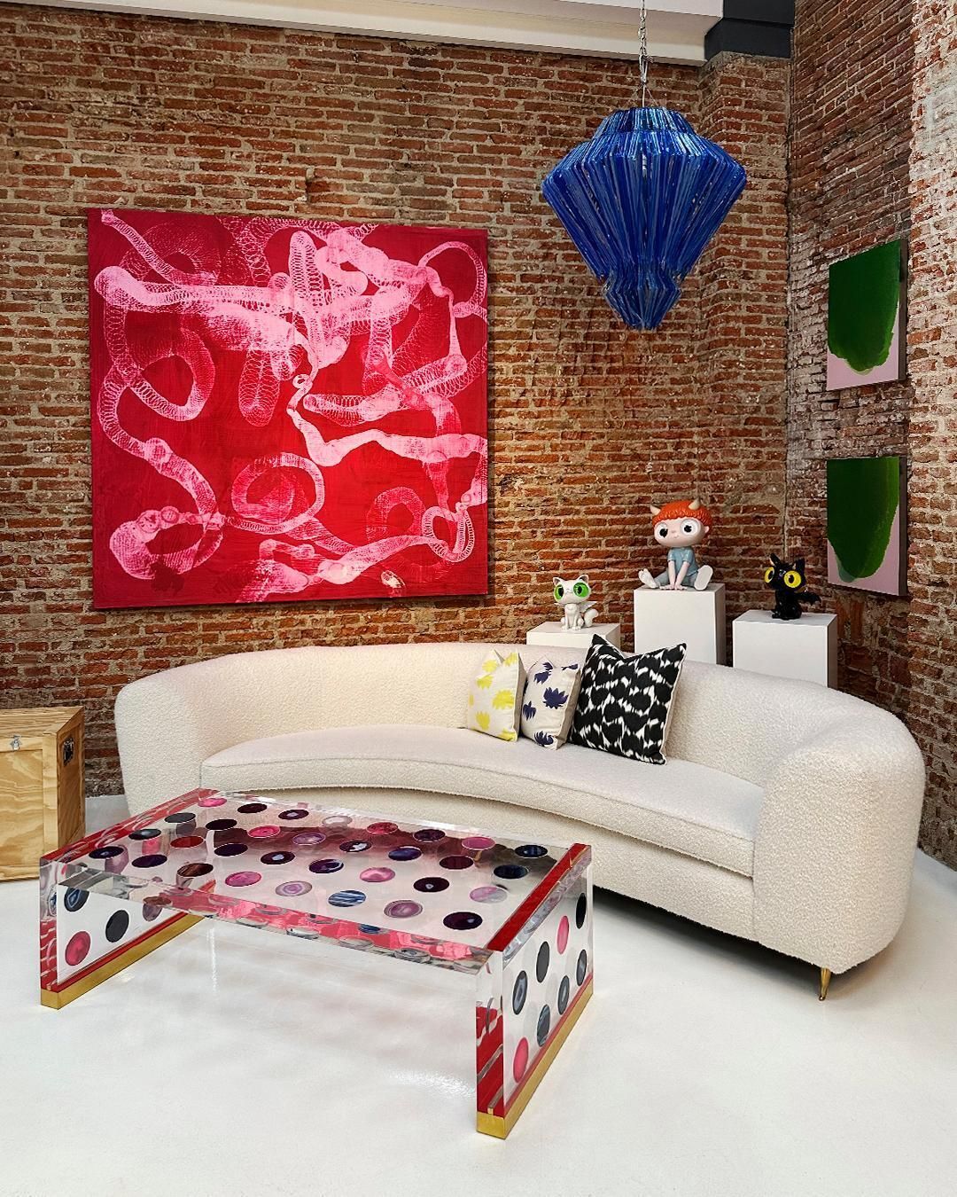 photo furniture Curved Four Seat Italian Sofas With Brass Legs And Ivory Bouclé, Set Of Two
