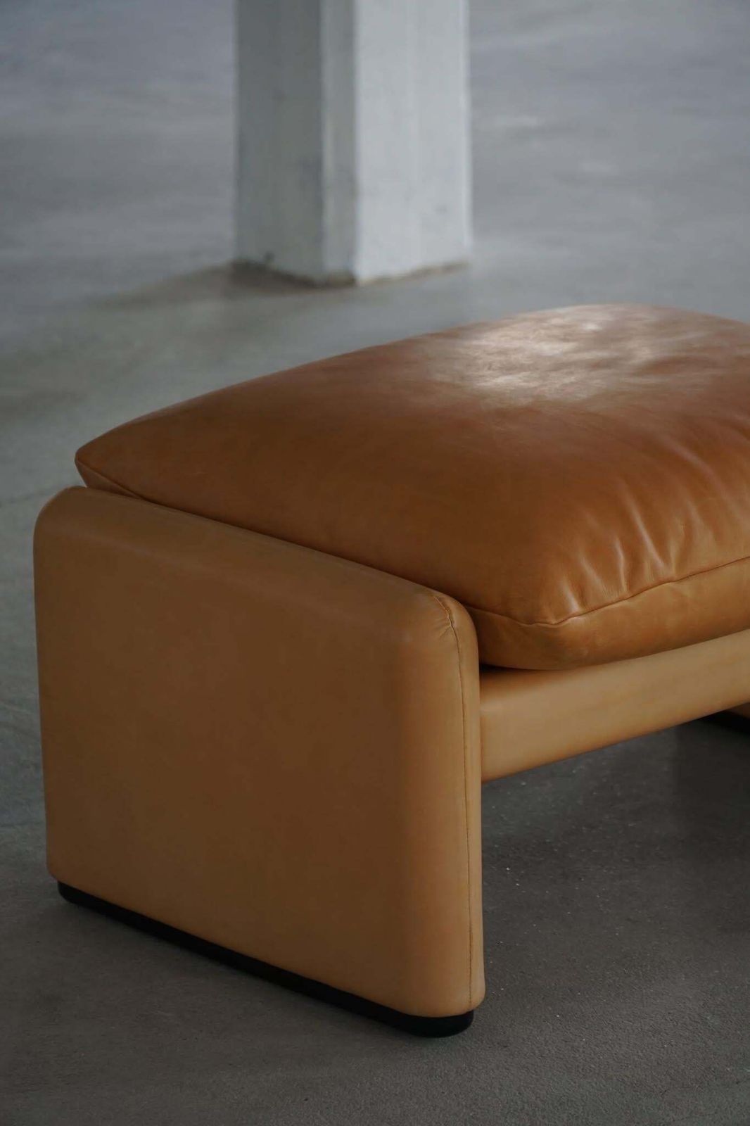 Furniture Maralunga Ottoman In Leather, Vico Magistretti For Cassina, Italian Modern, 1973 photo