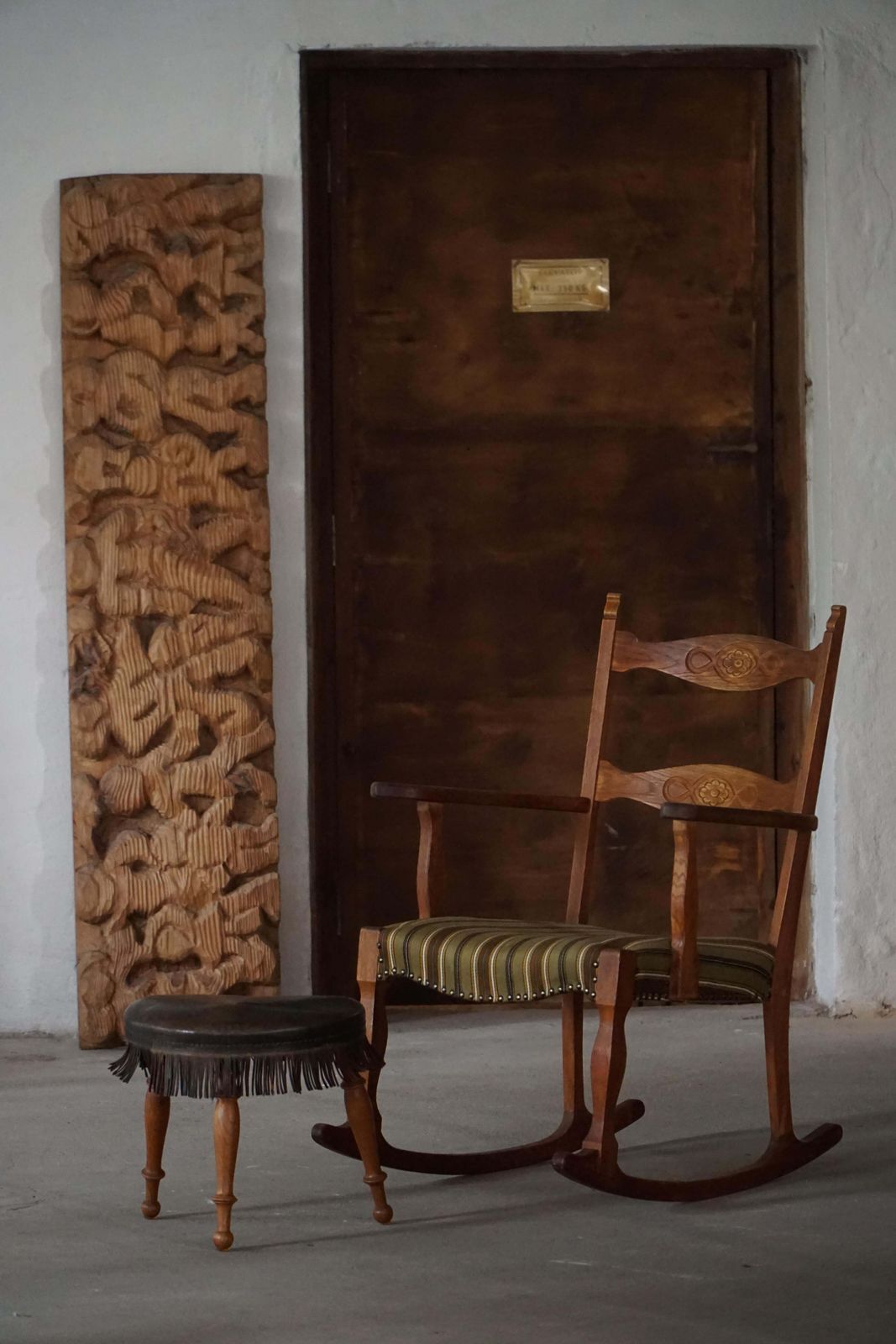 photo vinterior Early 20th Century, Danish Tripod Oak Stool With Leather Fringe, 1930s