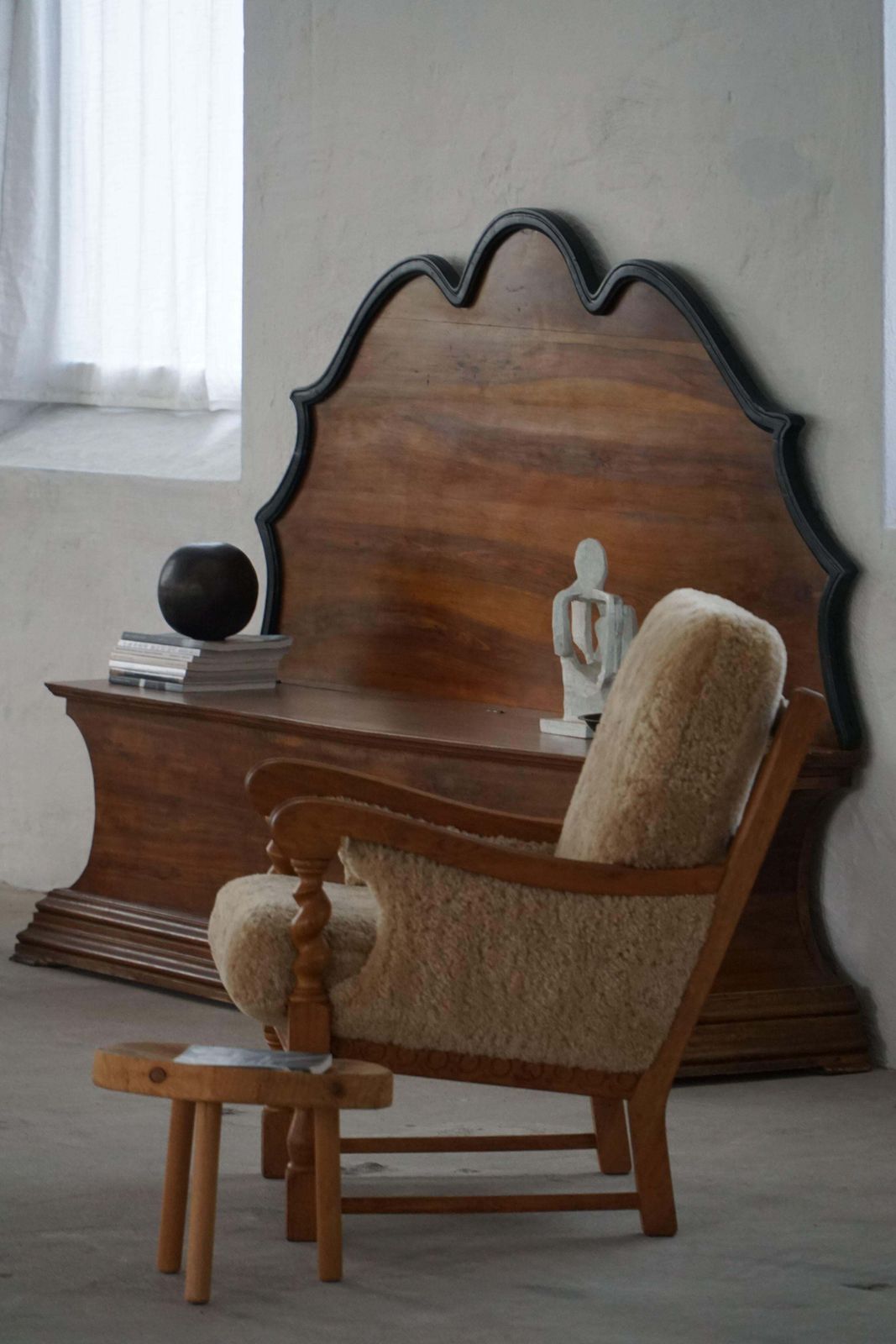 20th Century  Art Deco Storage Bench In Nutwood, By A Danish Cabinetmaker photo vinterior