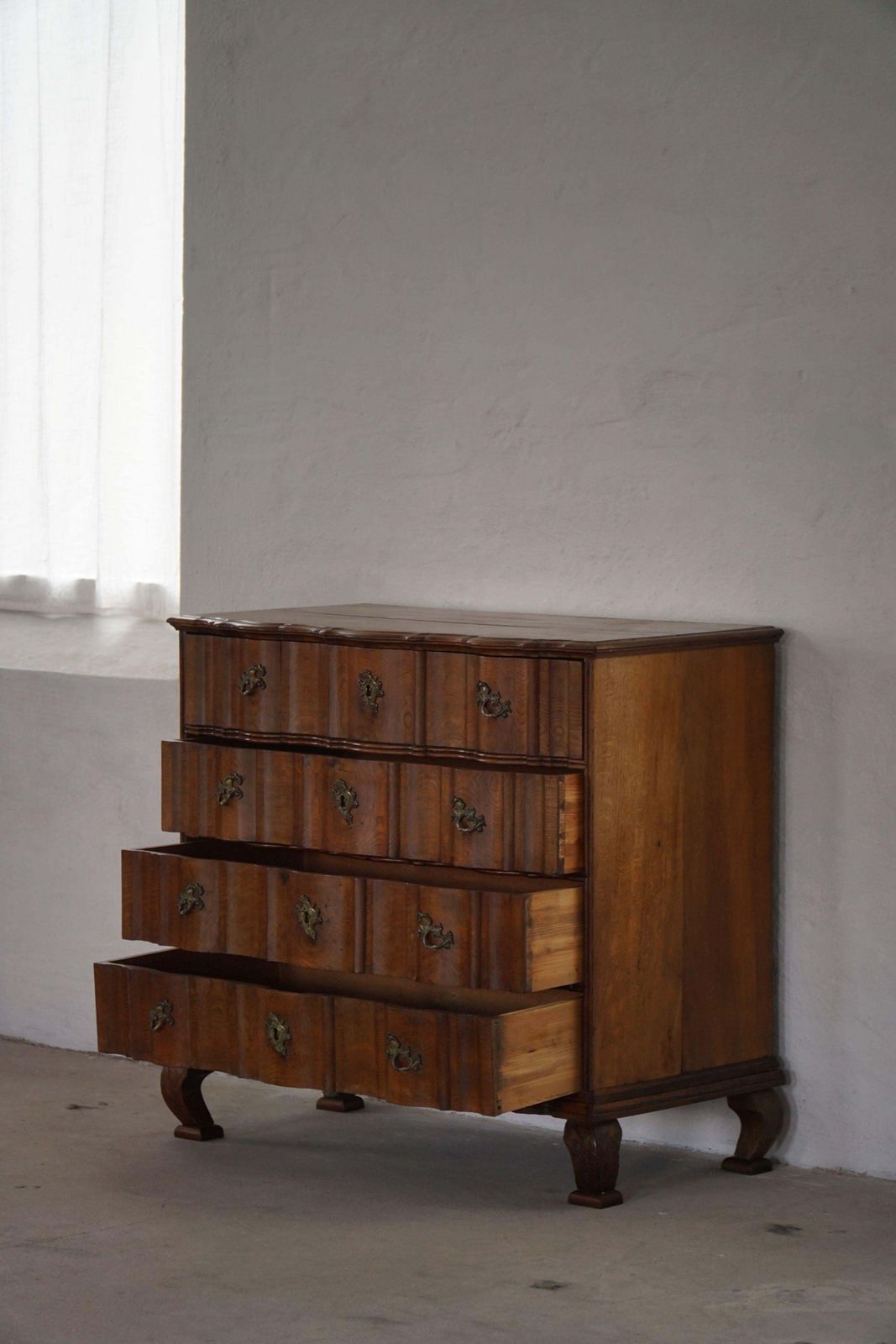photo furniture Late 18th Century, Antique Baroque Oak Chest Of Drawers With Cabriole Legs