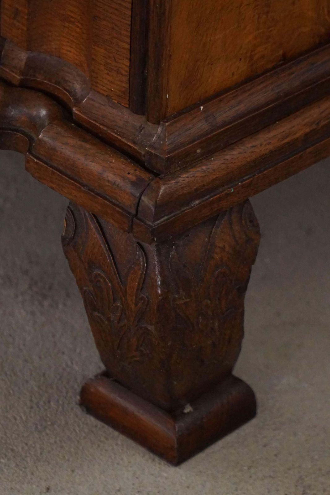 Furniture Late 18th Century, Antique Baroque Oak Chest Of Drawers With Cabriole Legs photo