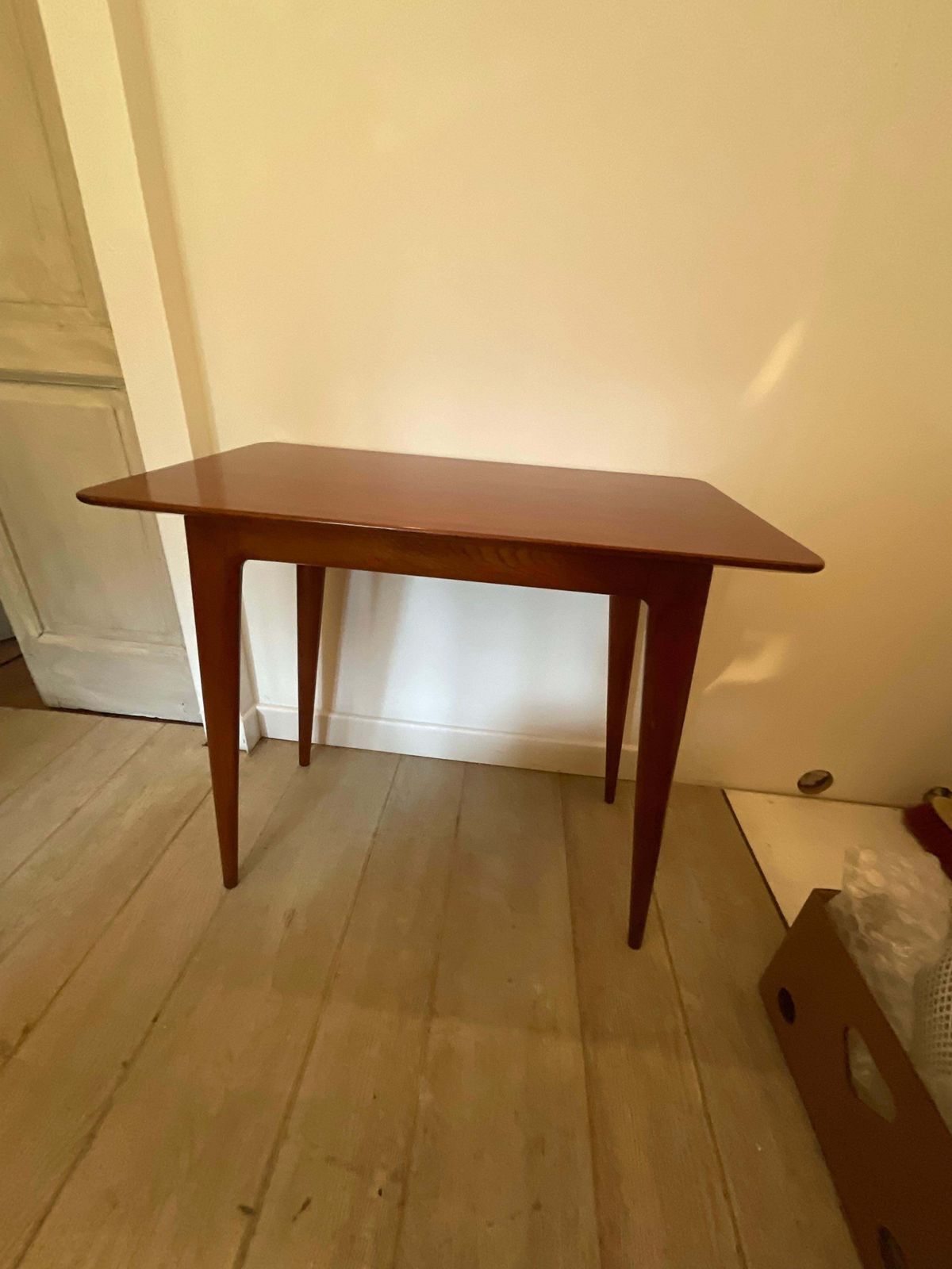 Dassi   Piccolo Tavolo, Scrivania   Casetto Centrale   Teak   Italia 1950. photo buy
