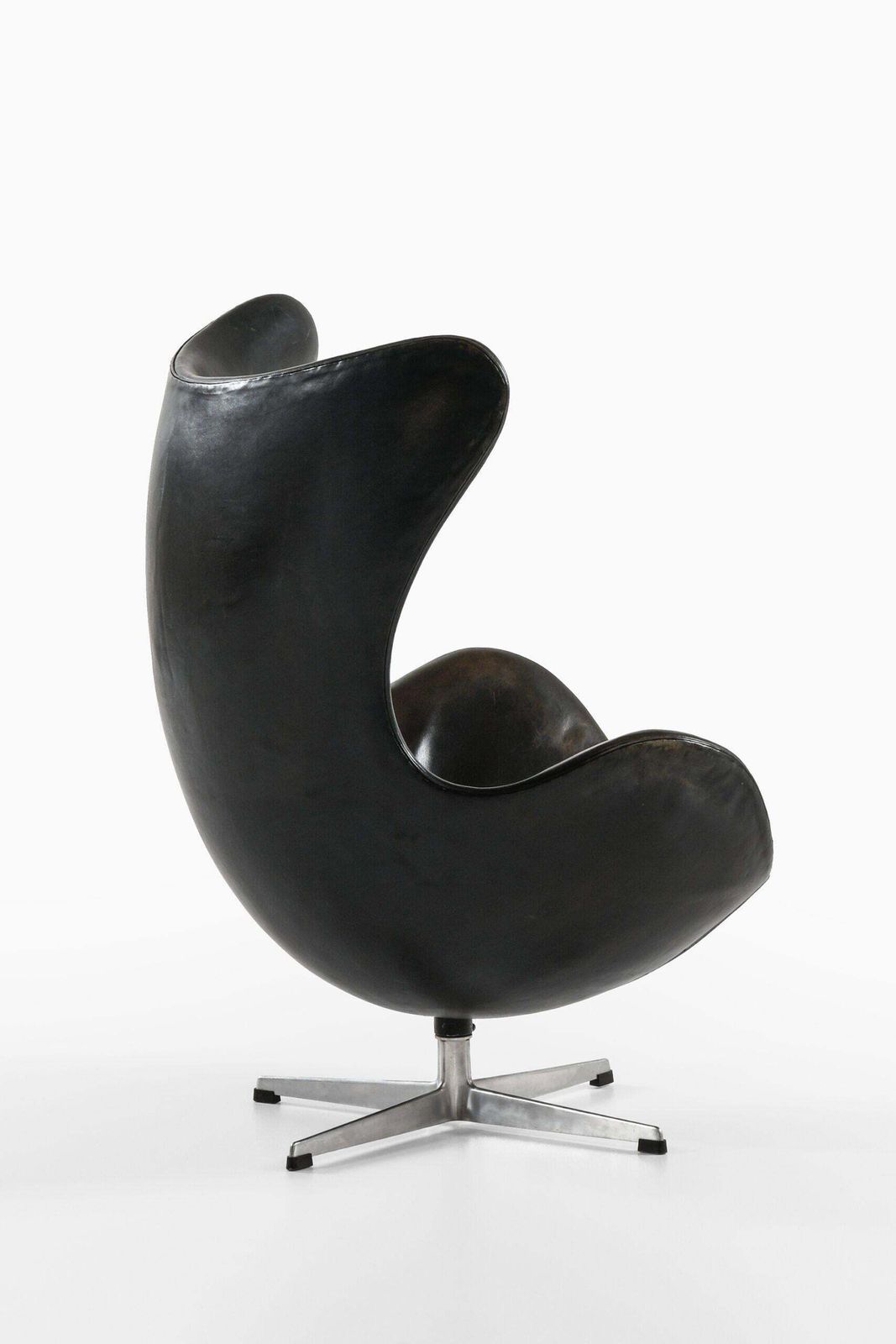 'Egg Chair', Model 3316, In Original Leather Upholstery By Arne Jacobsen, 1960s photo Furniture