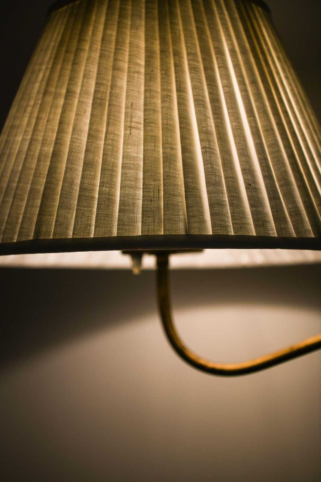 Height Adjustable Floor Lamp In Brass, Mahogany And New Lamp Shade, 1940's photo vinterior