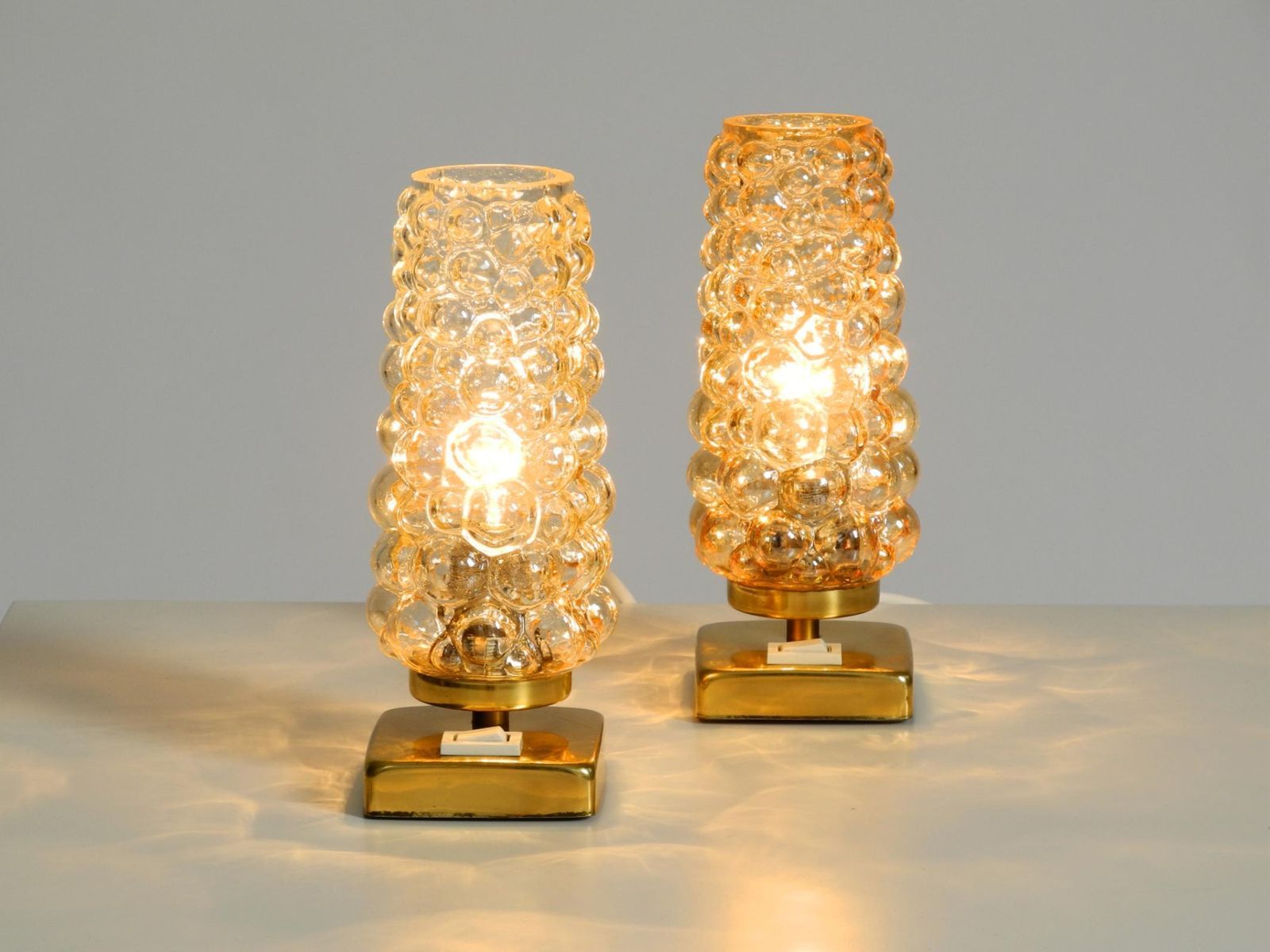 photo vintage Two Rare 1960s Brass Bedside Lamps With Gold Bubble Glass Shades