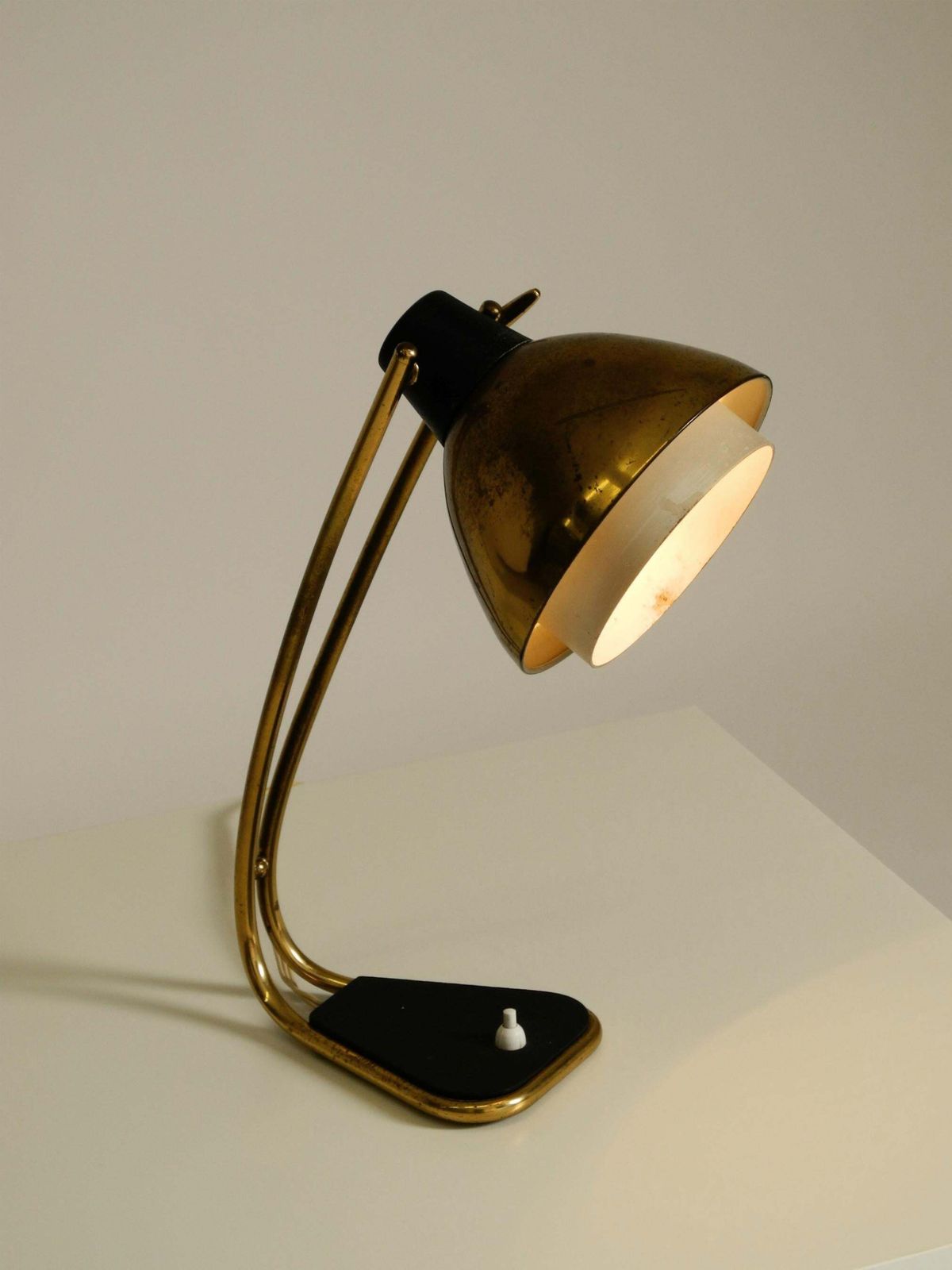 788.0 Rare Large Mid Century Modern Brass Table Lamp With Beautiful Patina photo