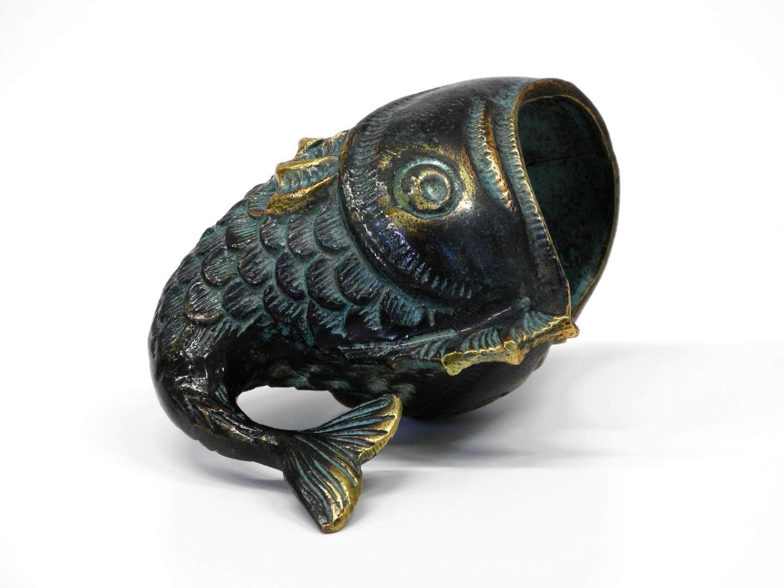 photo furniture Mid Century Bronze Table Or Hand Ashtray By Walter Bosse In The Shape Of A Fish