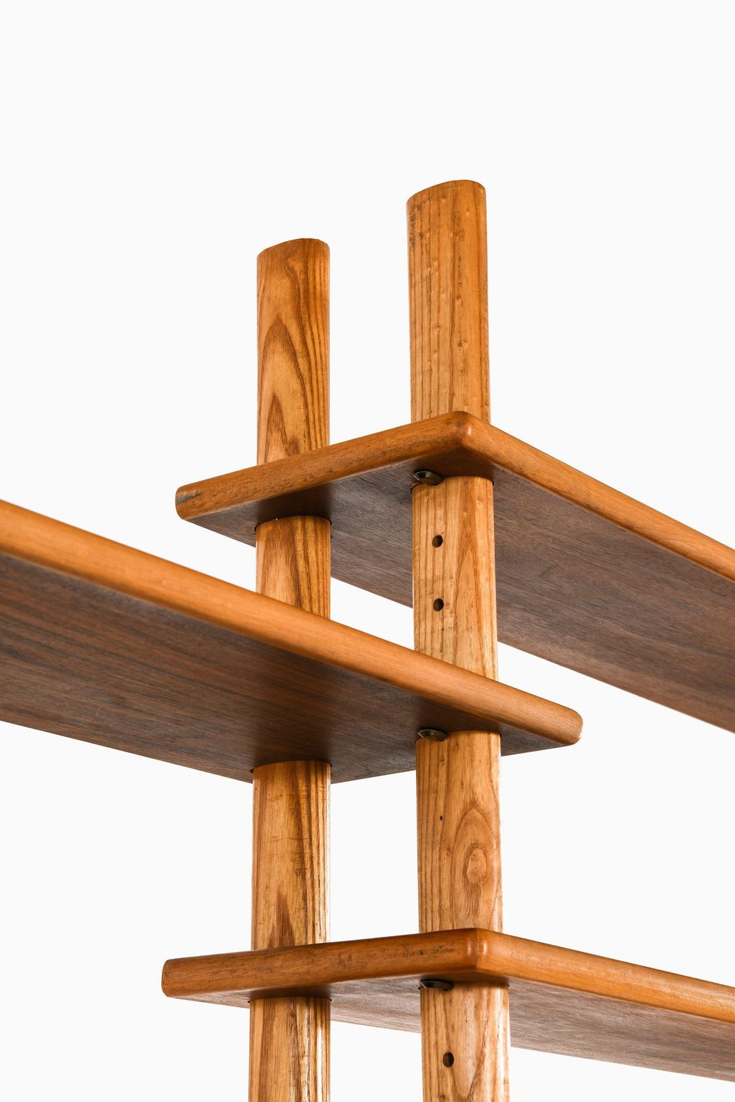 23257.0 Bookcase In Walnut, Elm, Beech And Brass In The Style Of William Watting, 1950's photo