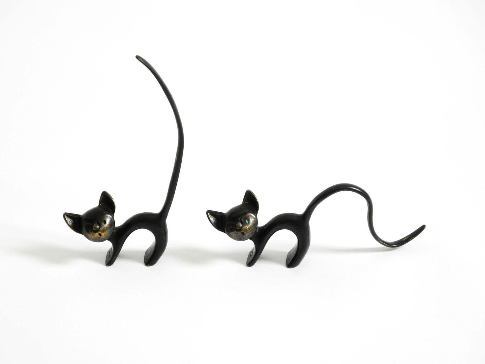 photo vintage Two Mid Century Brass Cats As Ring Holders By Walter Bosse For Herta Baller