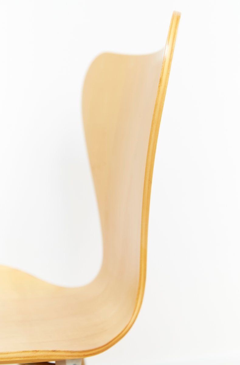 photo for sale 3107 Series 7 Chairs By Arne Jacobsen For Fritz Hansen, 2002