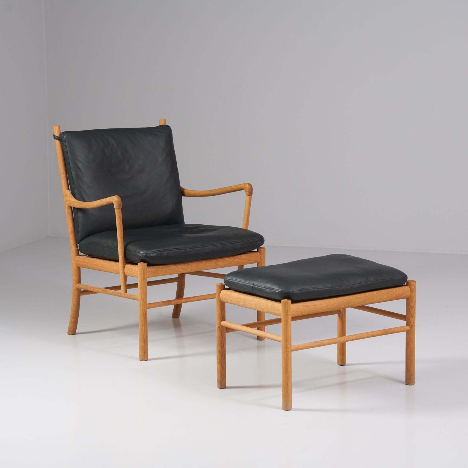 Set Of Model "Colonial" Armchair And Footstool, Ole Wanscher, Carl Hansen & Son photo for sale