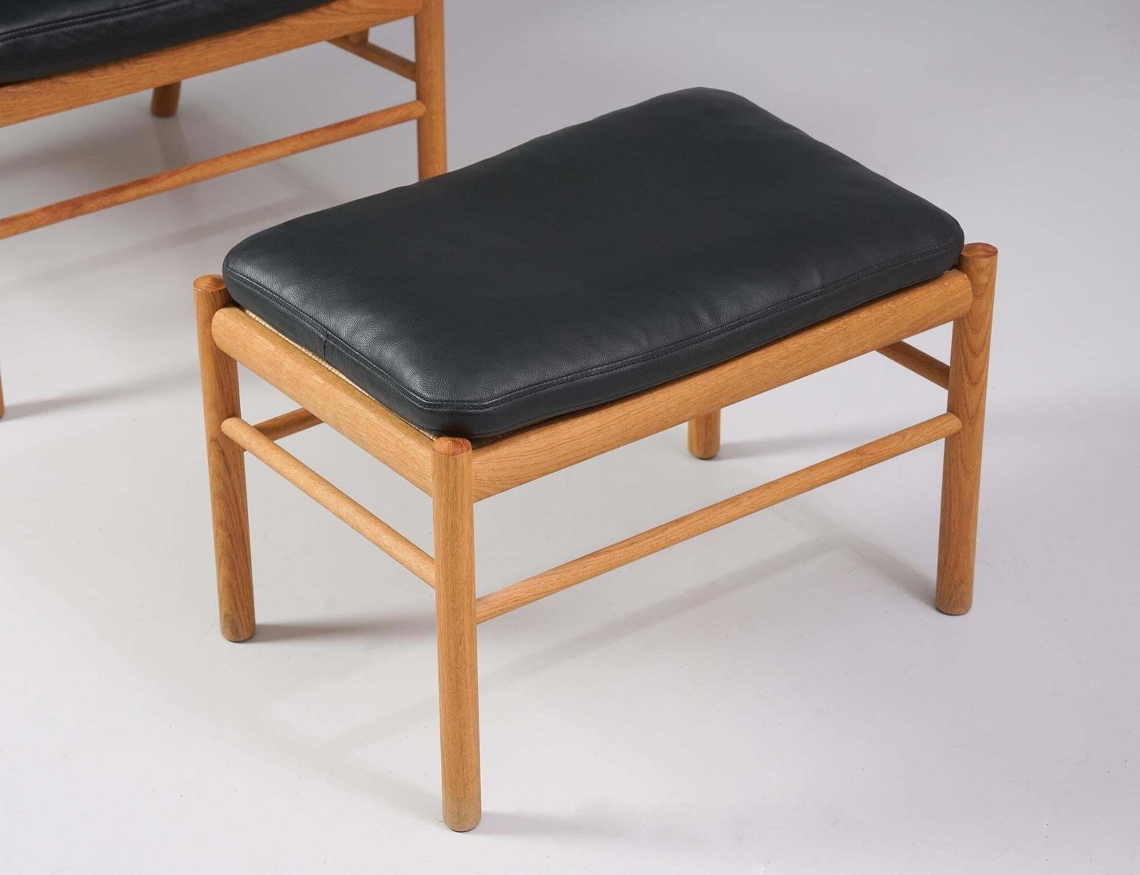 Set Of Model "Colonial" Armchair And Footstool, Ole Wanscher, Carl Hansen & Son photo Furniture