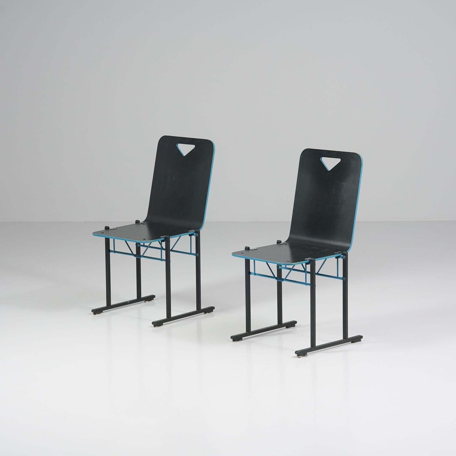 Pair Of Model A500 Chairs, Yrjö Kukkapuro, Avarte, 1980s photo furniture